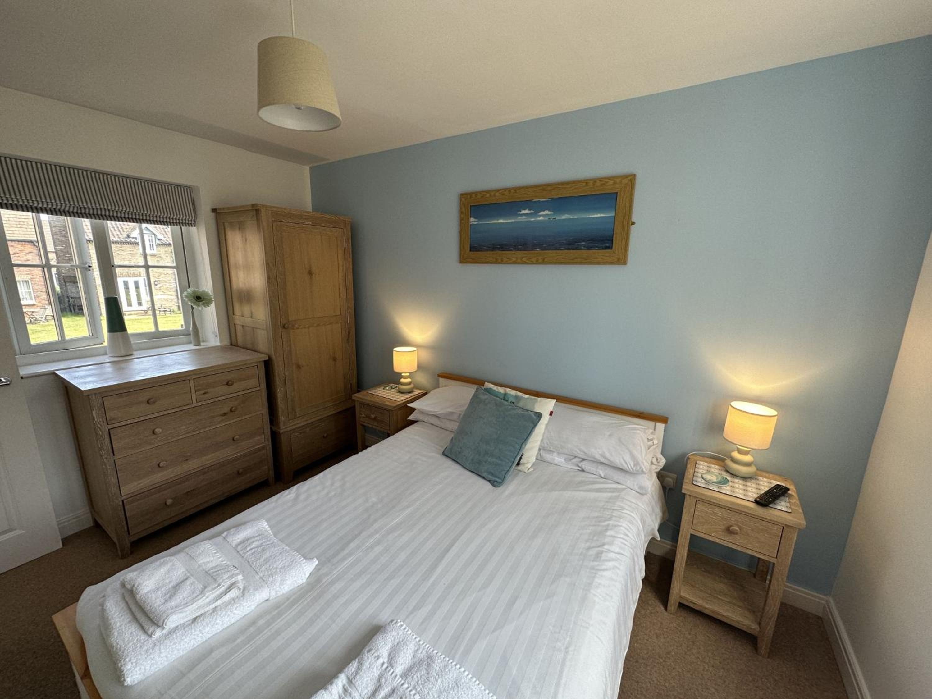 Daisy Cottage - Part of the The Bay Filey Holiday Village with pool, gym and direct beach access, pub, restaurant, tennis and meadows walks
