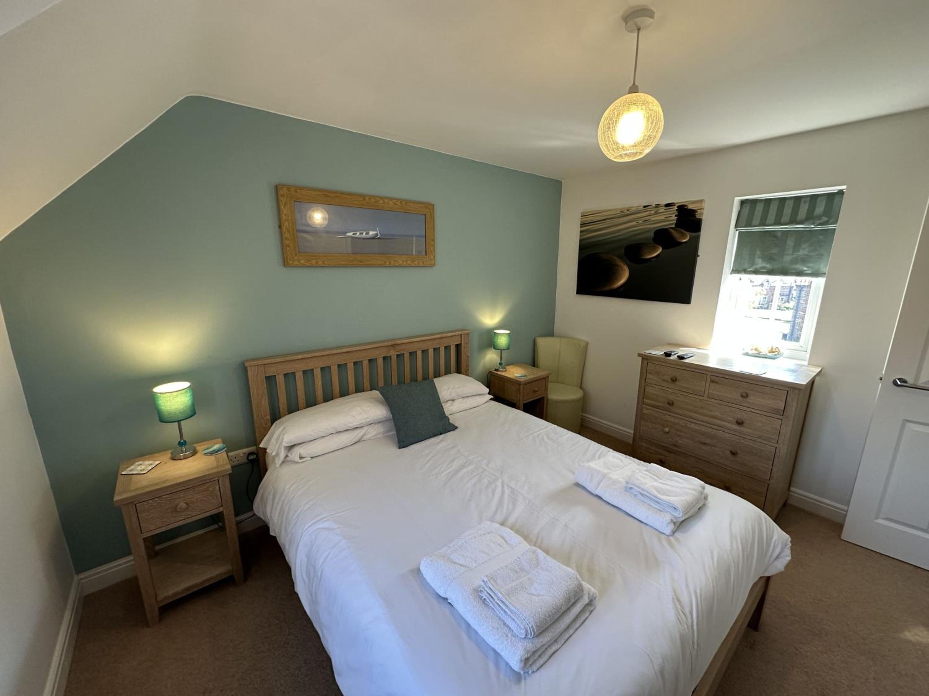 Daisy Cottage - Part of the The Bay Filey Holiday Village with pool, gym and direct beach access, pub, restaurant, tennis and meadows walks