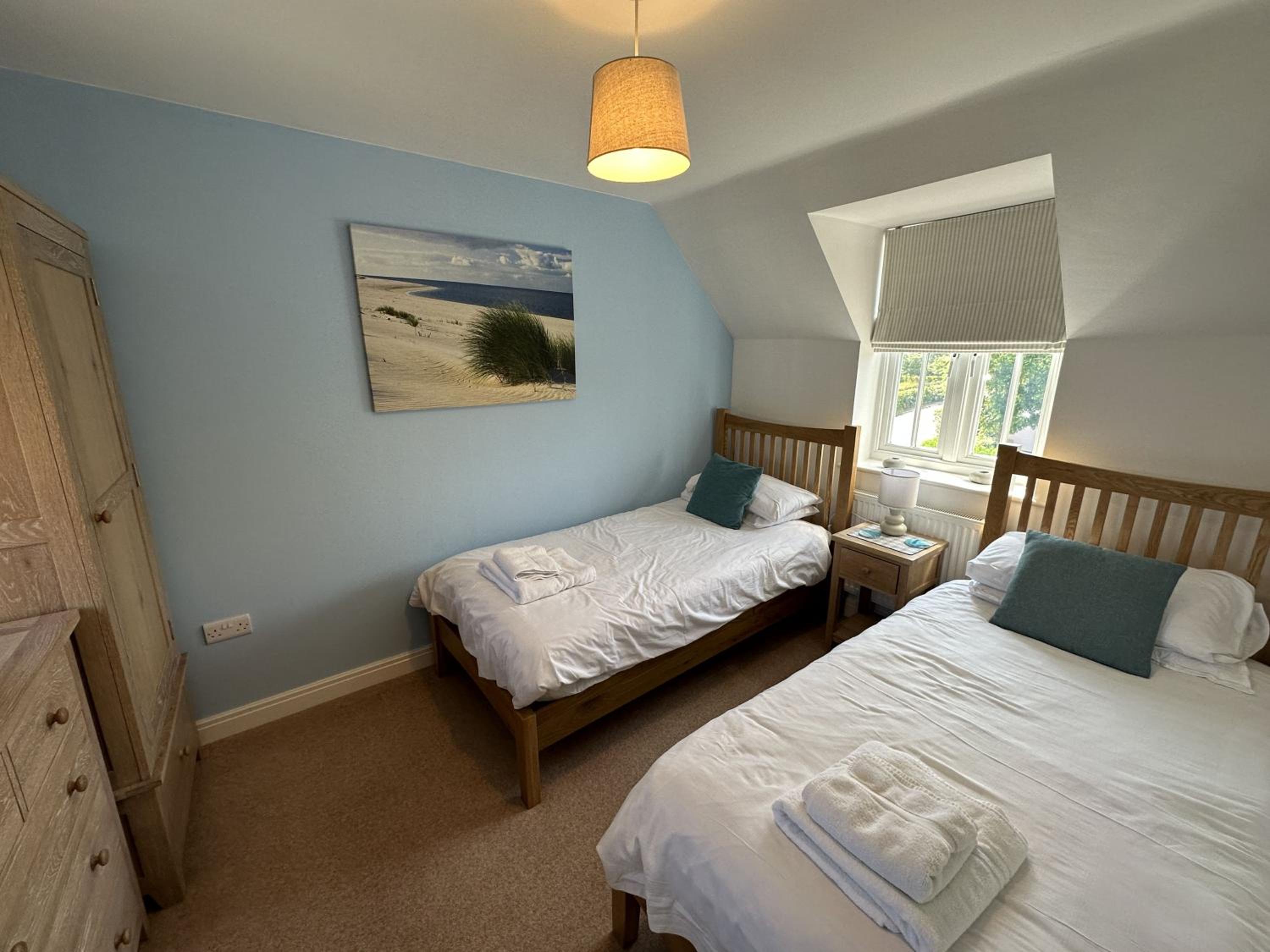 Daisy Cottage - Part of the The Bay Filey Holiday Village with pool, gym and direct beach access, pub, restaurant, tennis and meadows walks