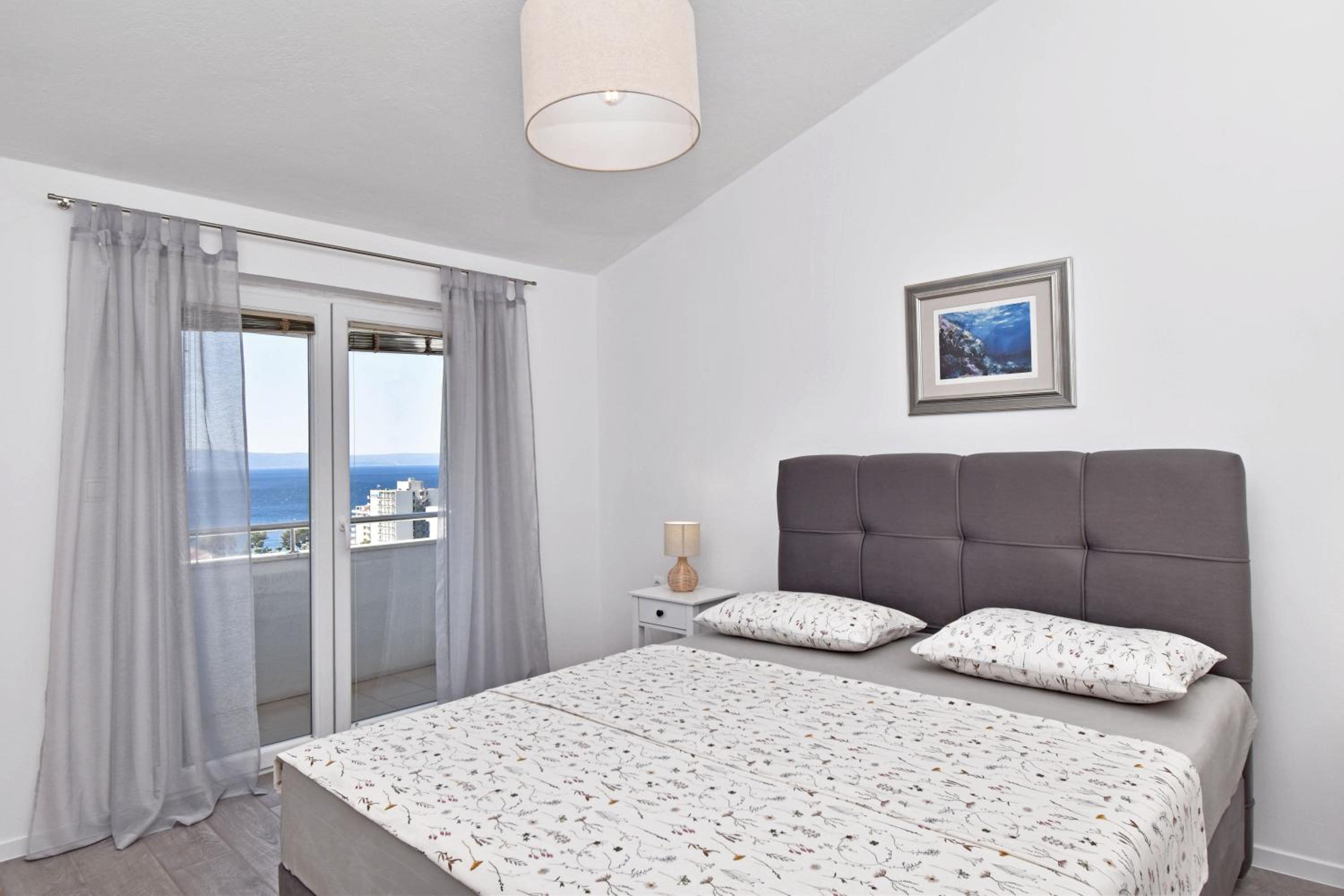 Sunny room photo 2