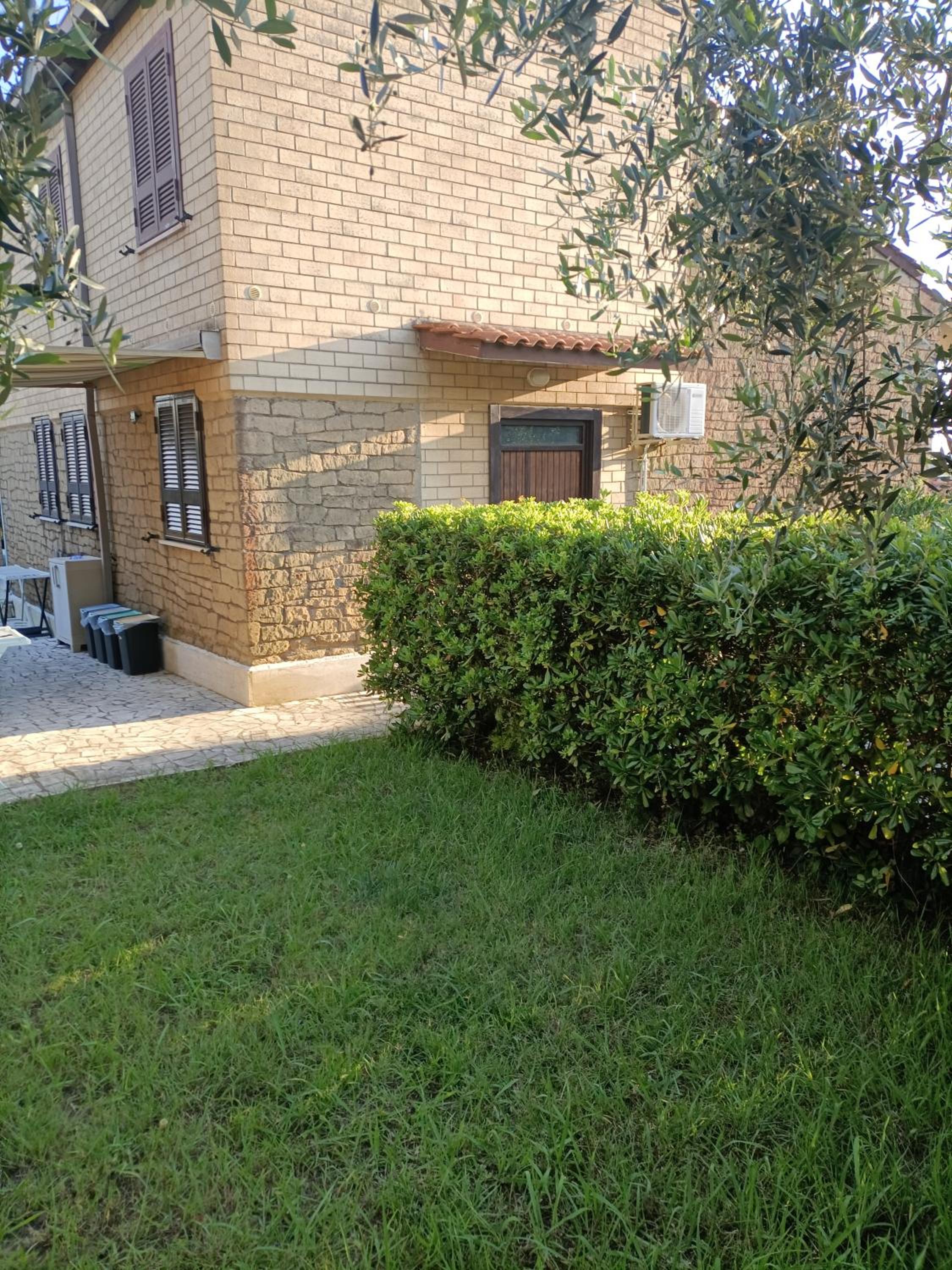 VILLA GIULIANA stanze con bagno interno in Villa a 350 mt spiaggia libera Lido delle Sirene view 4