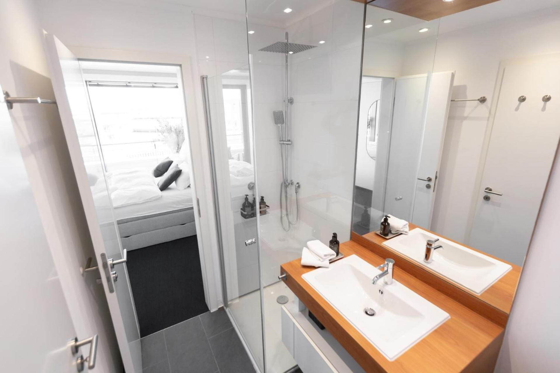 Bheaven I Marina Premium Apartment