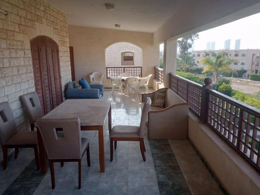 Stuning chalet in Marina Gate 6 view 2