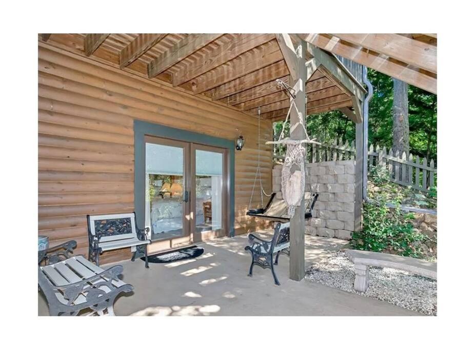 Lakefront-Private-Huge Log Cabin view 3
