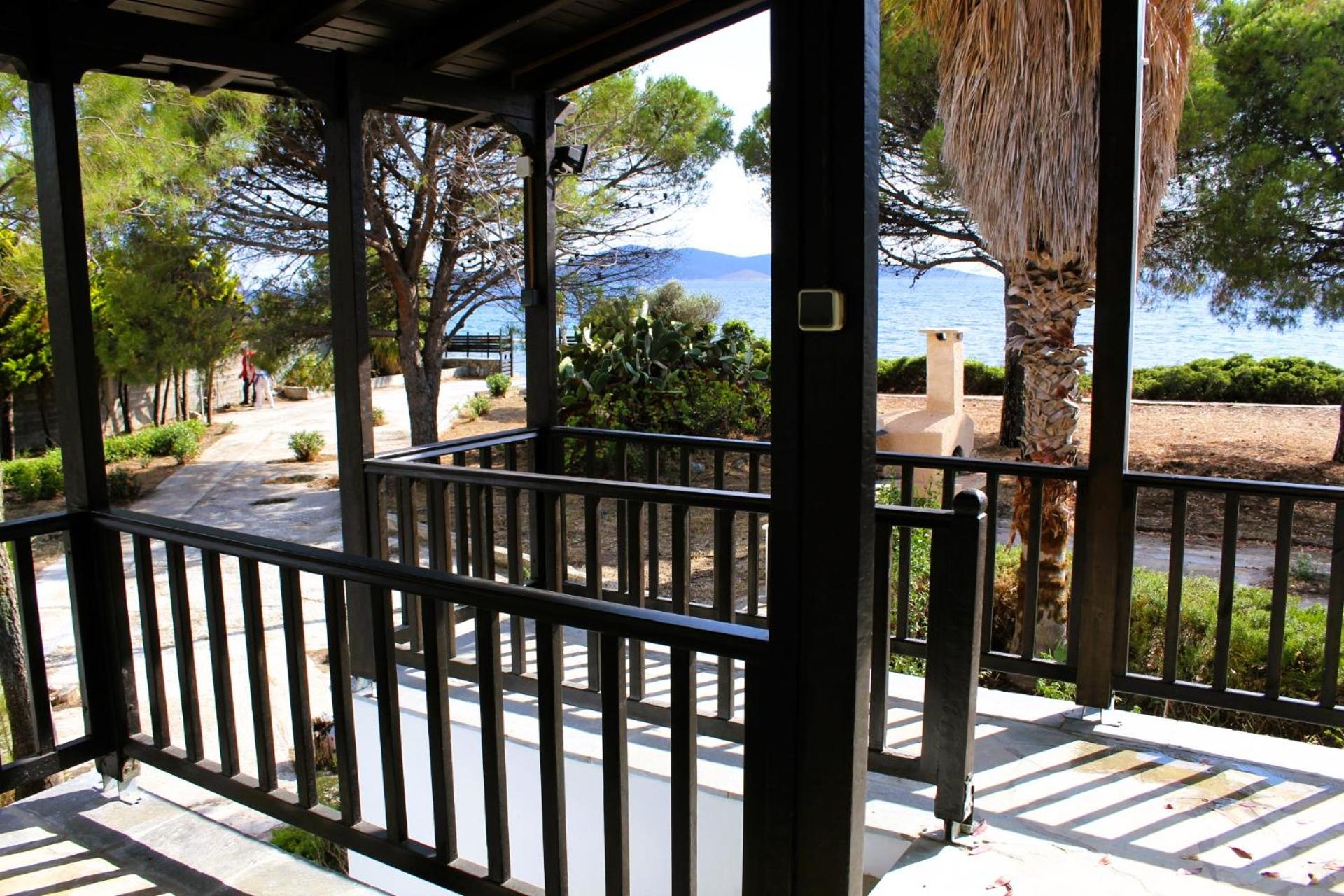The Sisters Beach House view 4