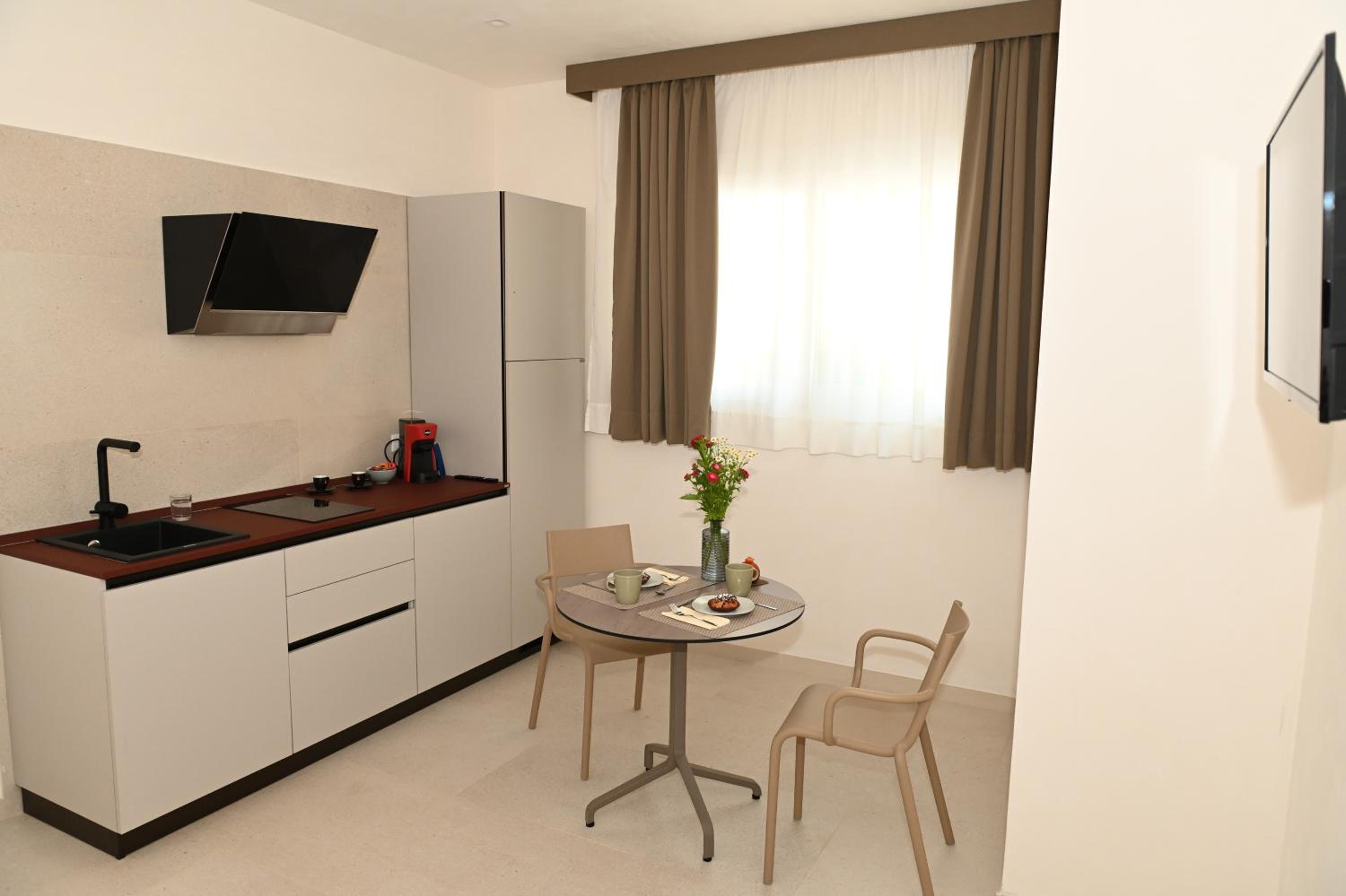 Lebum Apartments & Suites