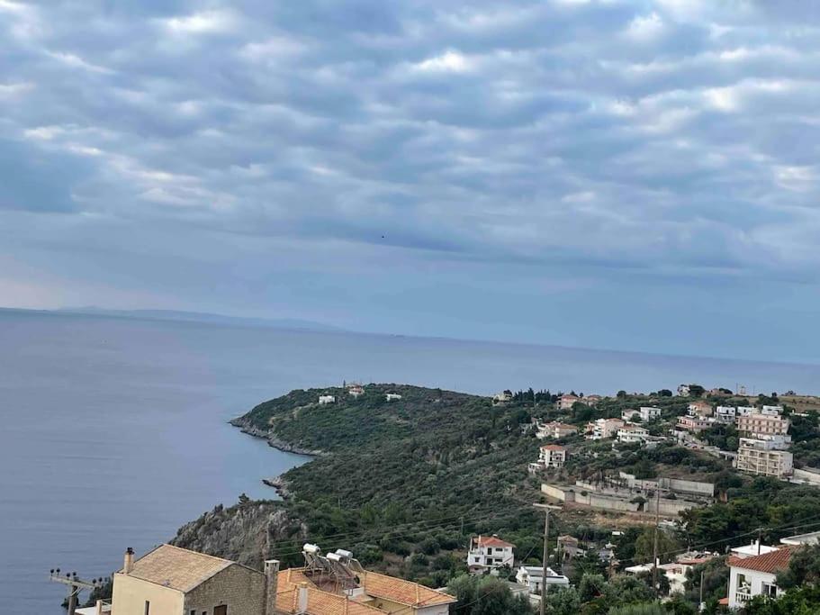 Akoumaros Breeze
