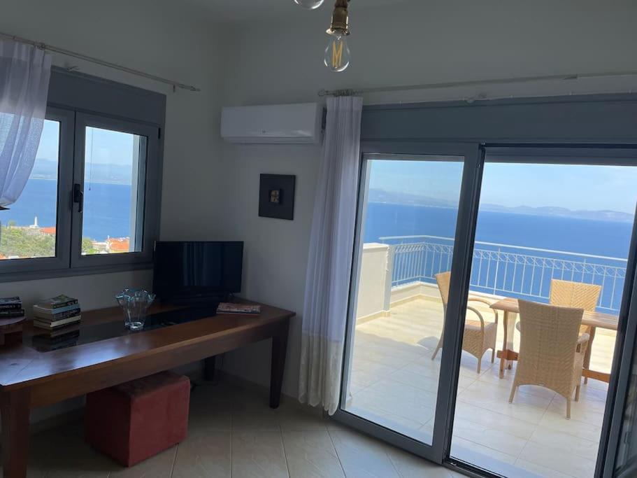 Akoumaros Breeze