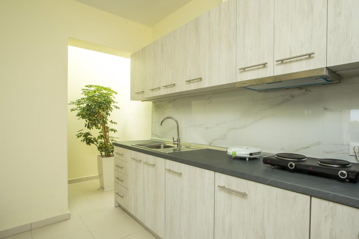 Eden Sunflower - Luxurious Apartment with Sea View view 3