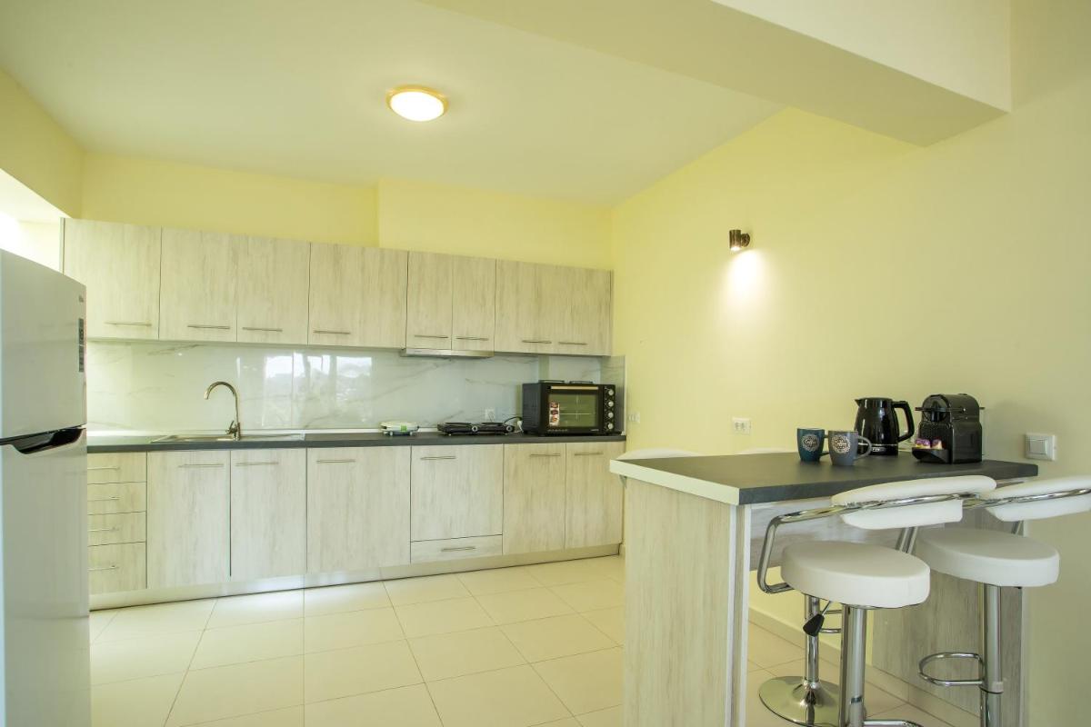 Eden Sunflower - Luxurious Apartment with Sea View view 4