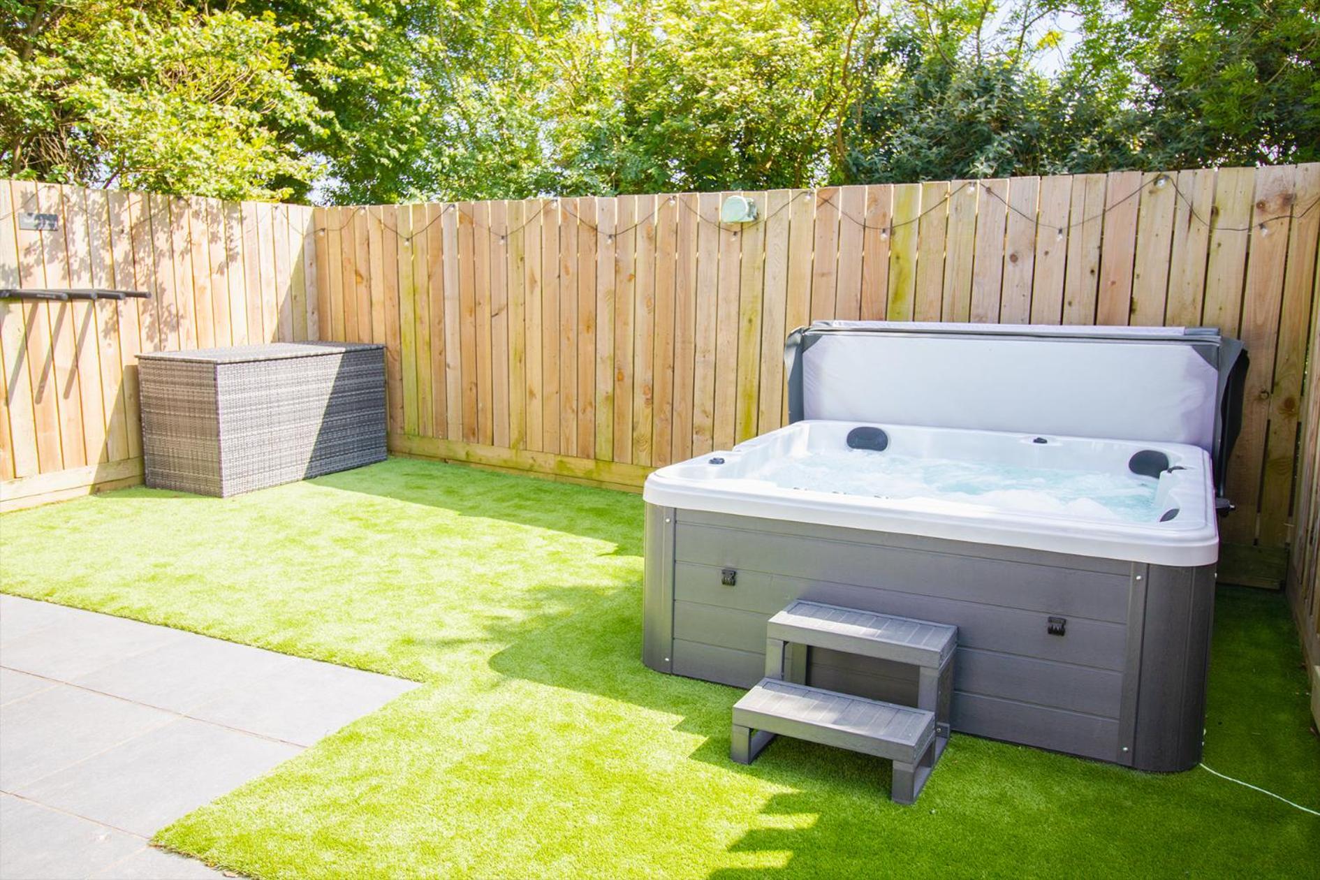 Huckleberry - Premium, Hot Tub, x2 Parking, Farm Shop Next door, Private Cornish Lane view 4