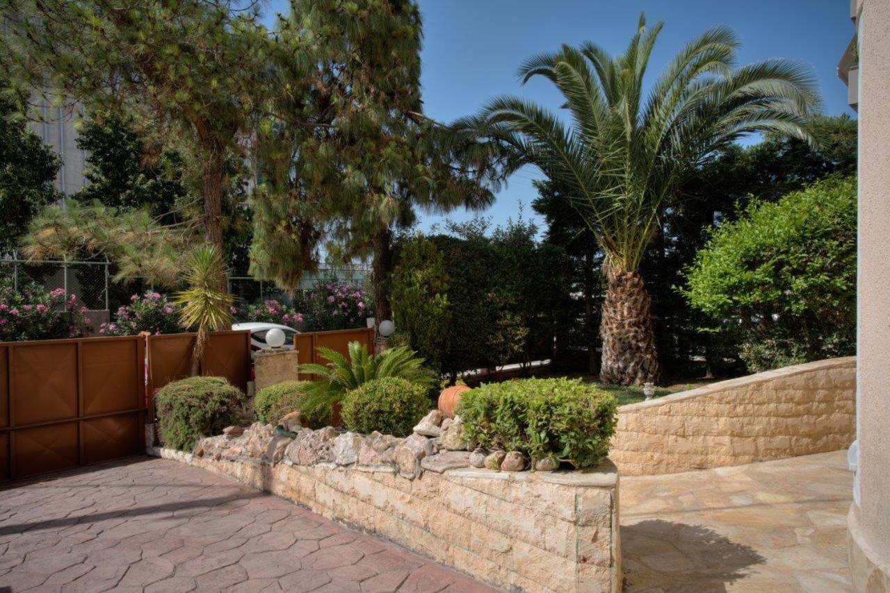 Elegant 2-Bedroom Apartment with Sea View, 100m2