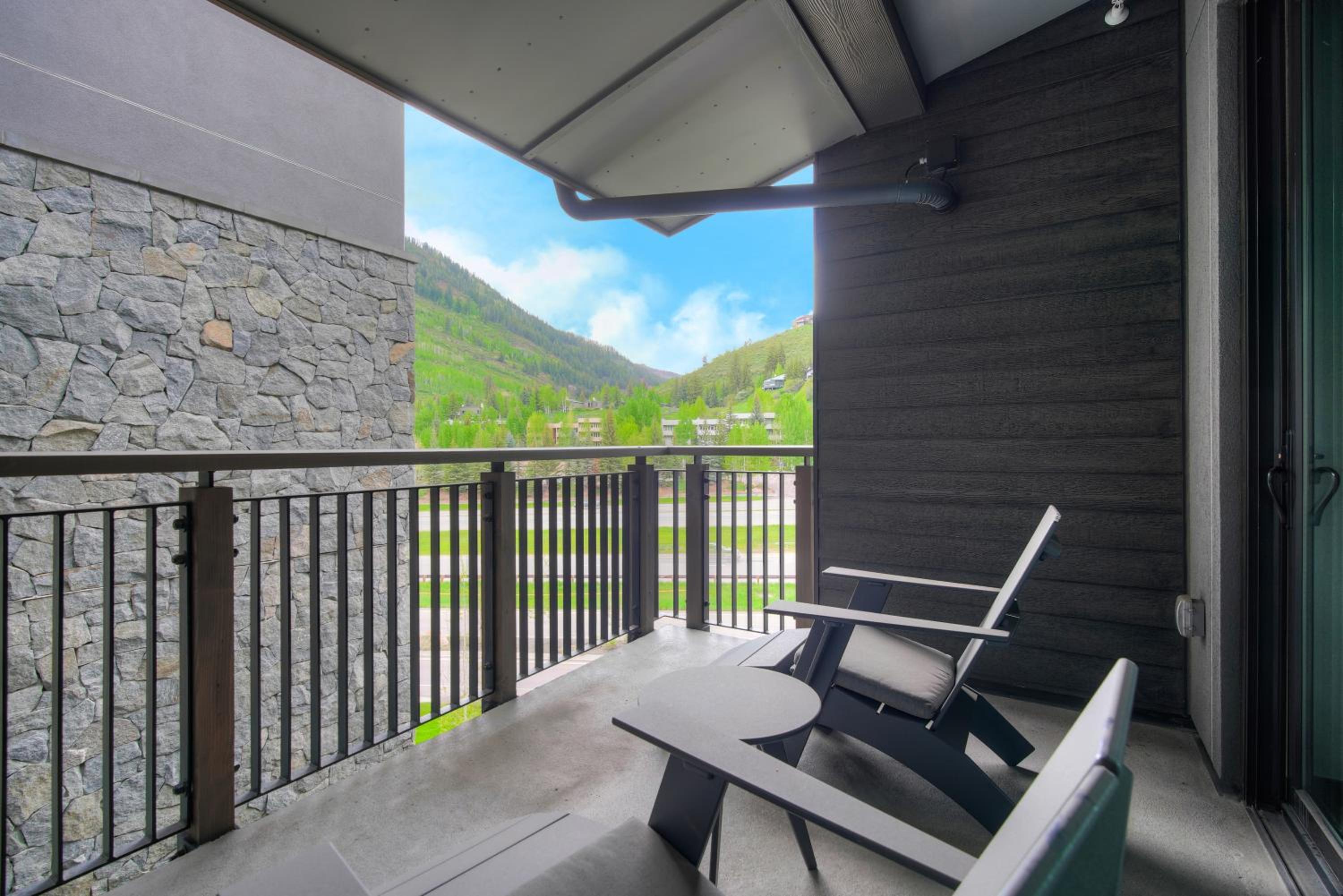 Contemporary 2 BR Condo in the Heart of Lionshead view 3