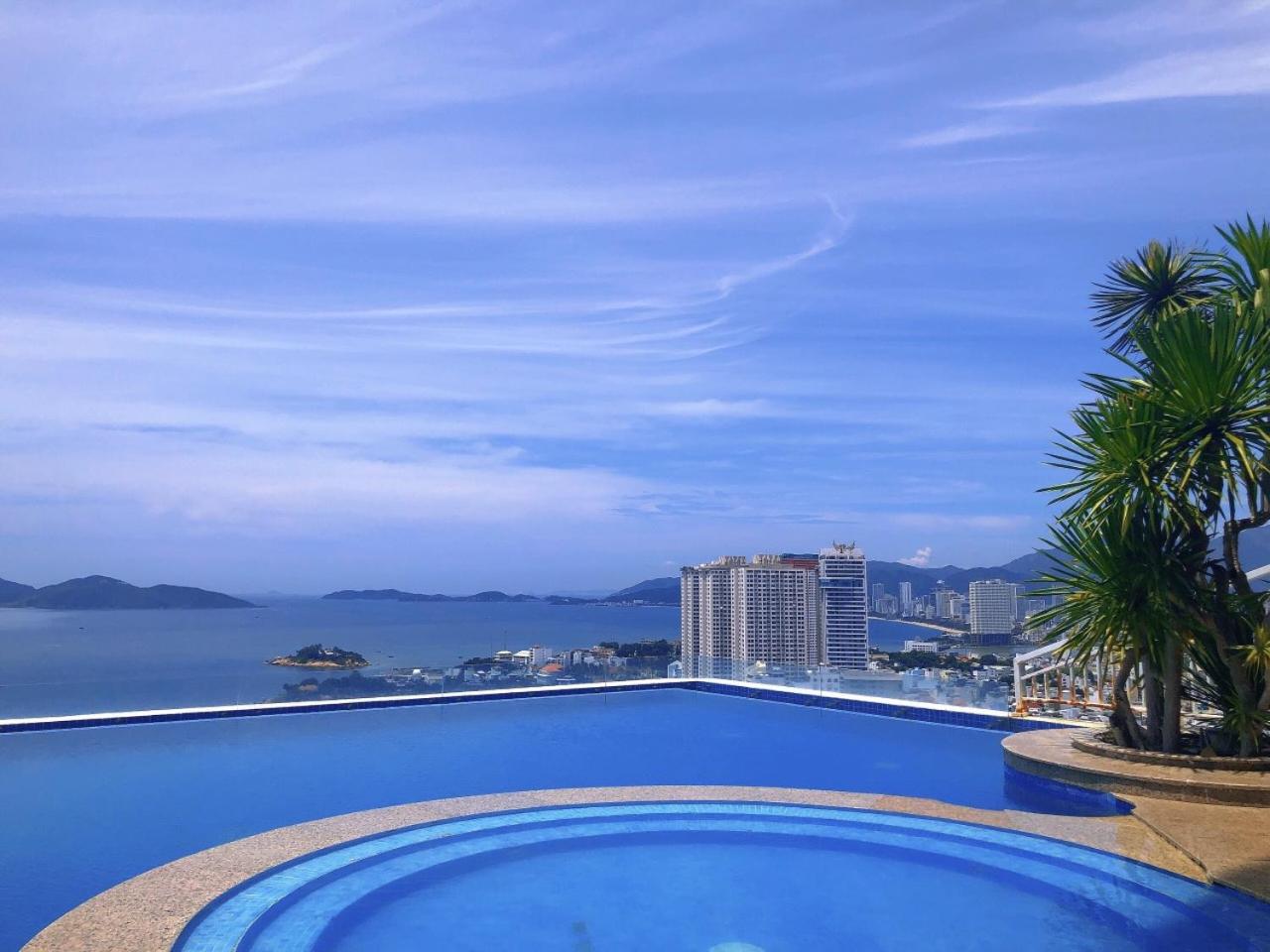 Scenia Bay Luxury Condotel view 2