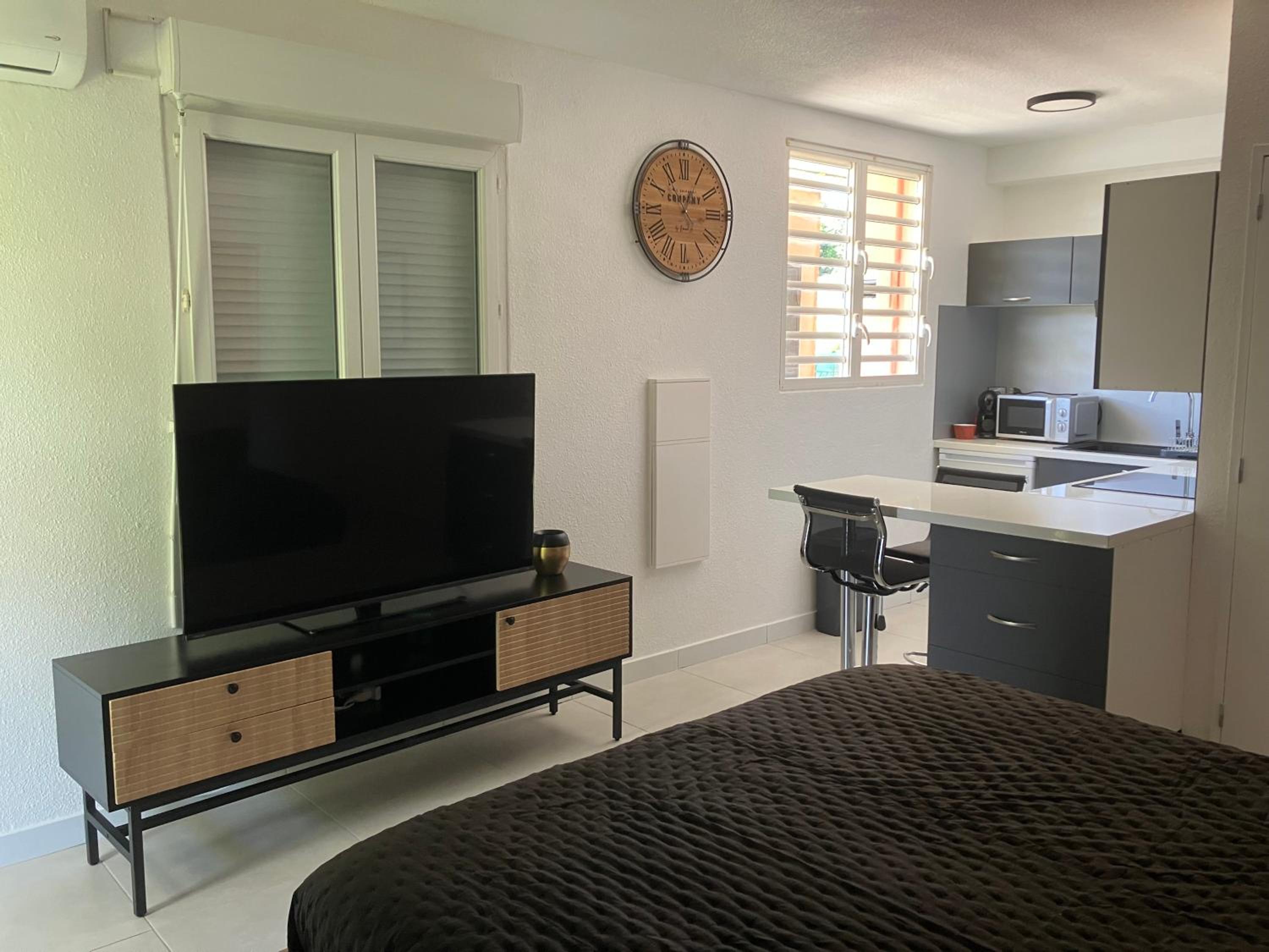 STUDIO MEUBLE RESIDENCE ESTUDOM - HIBISCUS - UNIVERSITE DE CAYENNE view 2
