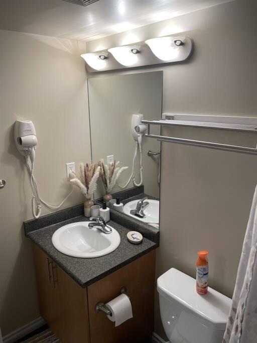 Chris's Cozy Condo Times Square Rogers Place Edmonton
