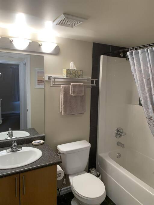 Chris's Cozy Condo Times Square Rogers Place Edmonton