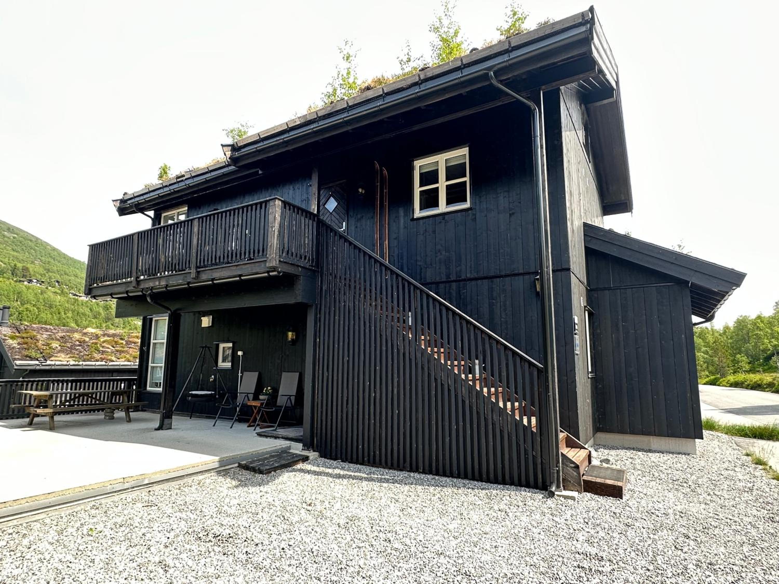 Lovise Mountain Apartment view 5