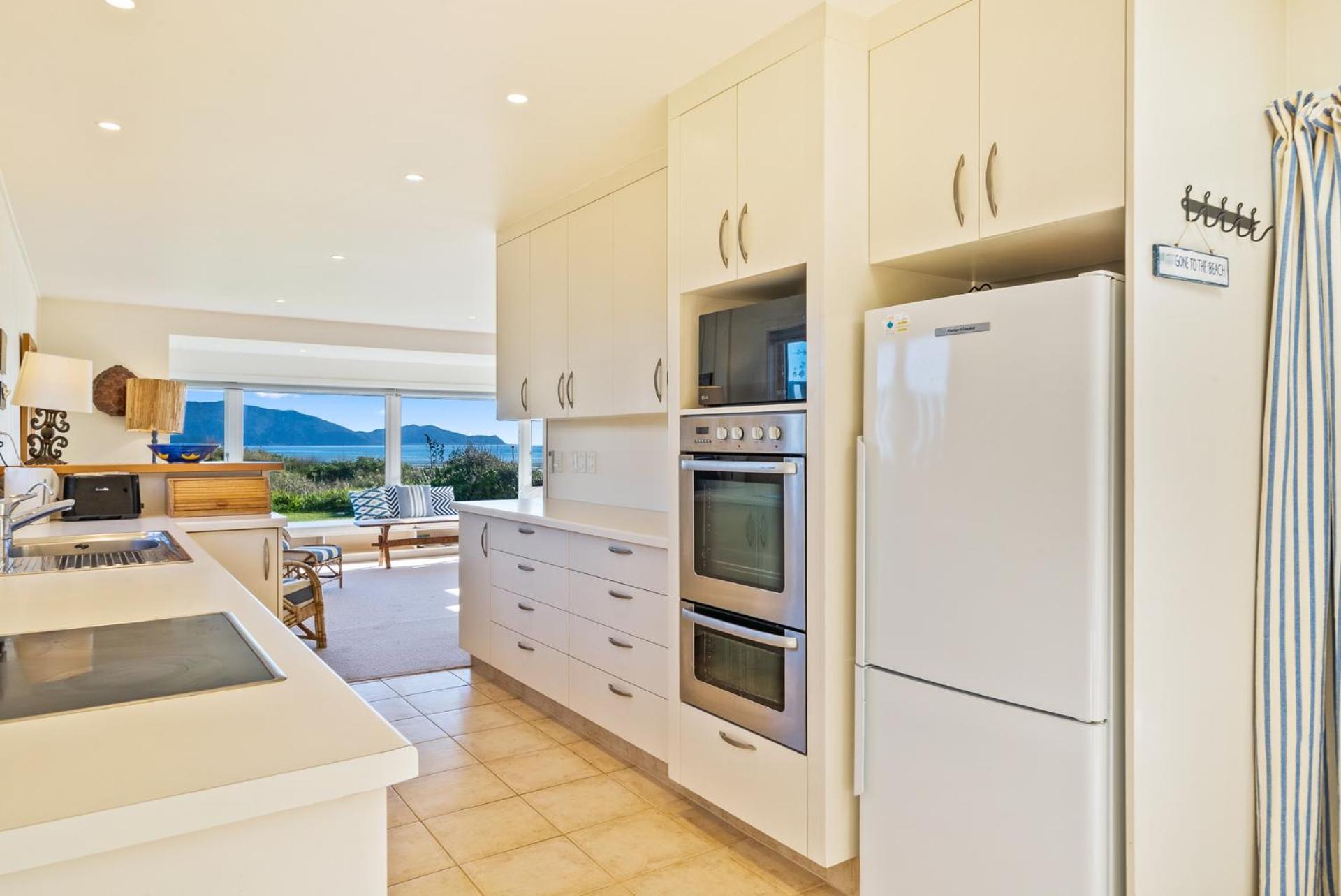 Kapiti Panorama - Waikanae Beach Holiday Home