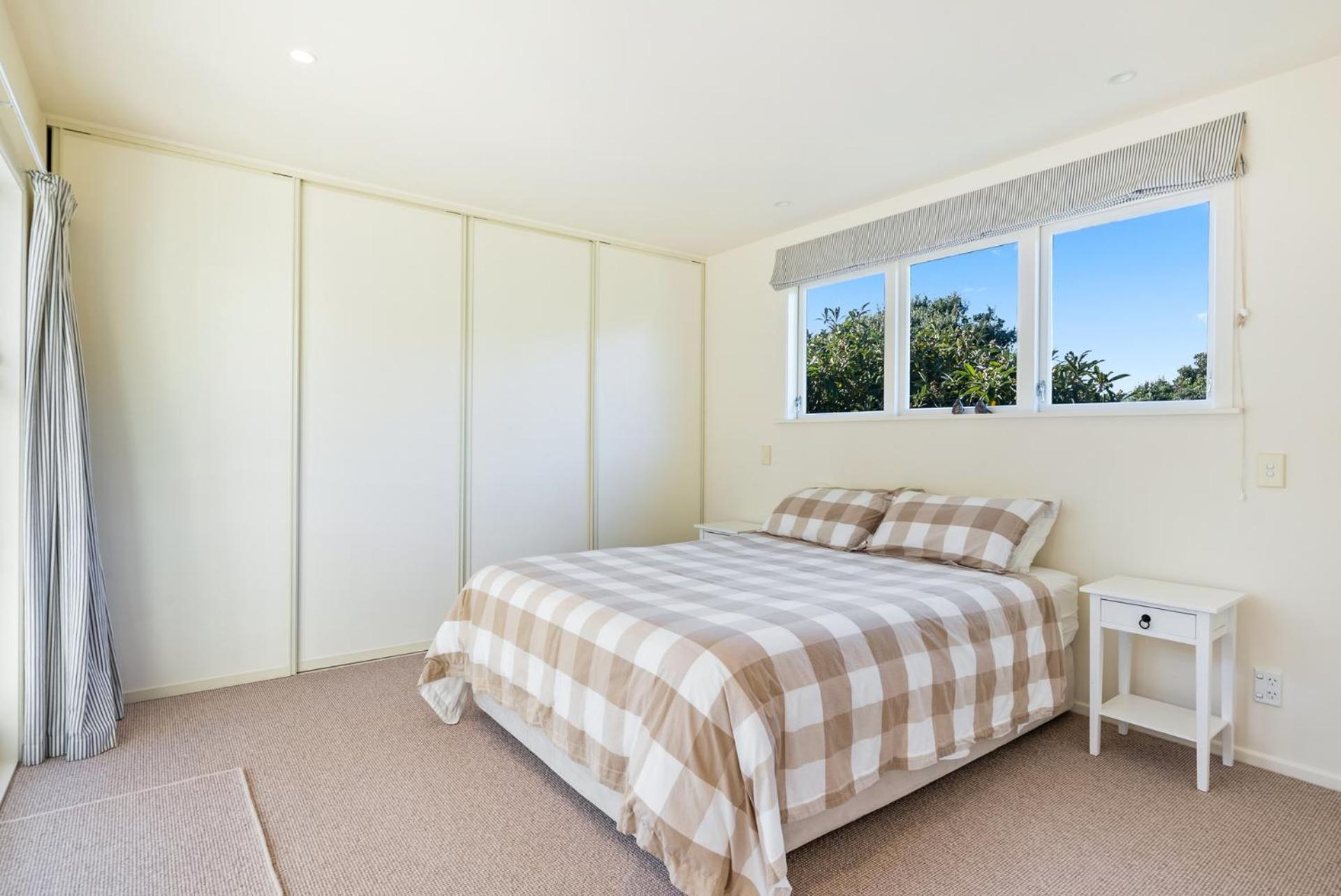 Kapiti Panorama - Waikanae Beach Holiday Home