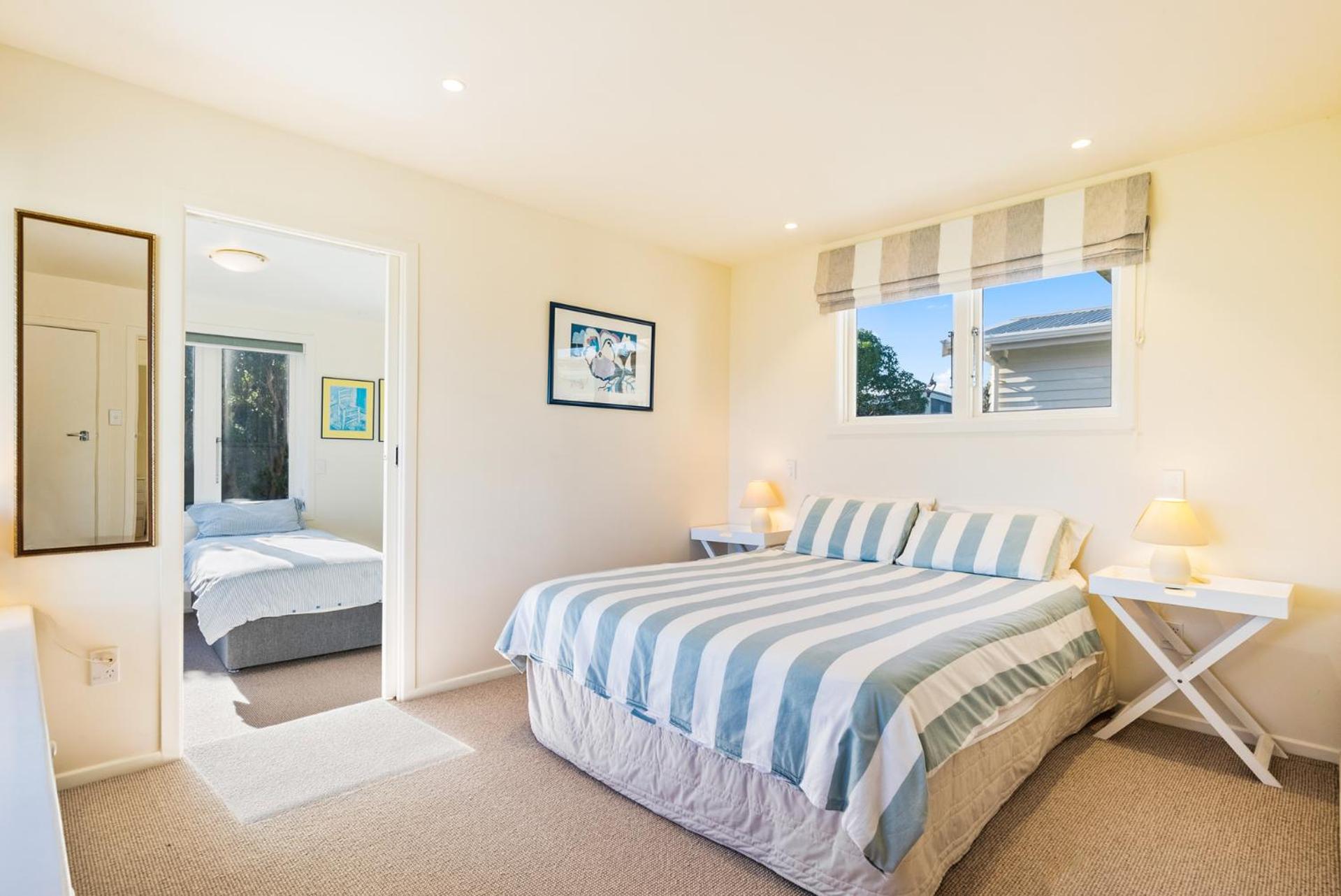 Kapiti Panorama - Waikanae Beach Holiday Home
