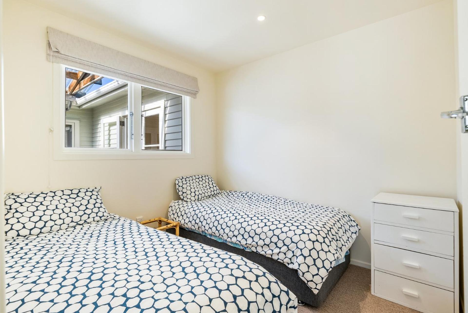 Kapiti Panorama - Waikanae Beach Holiday Home