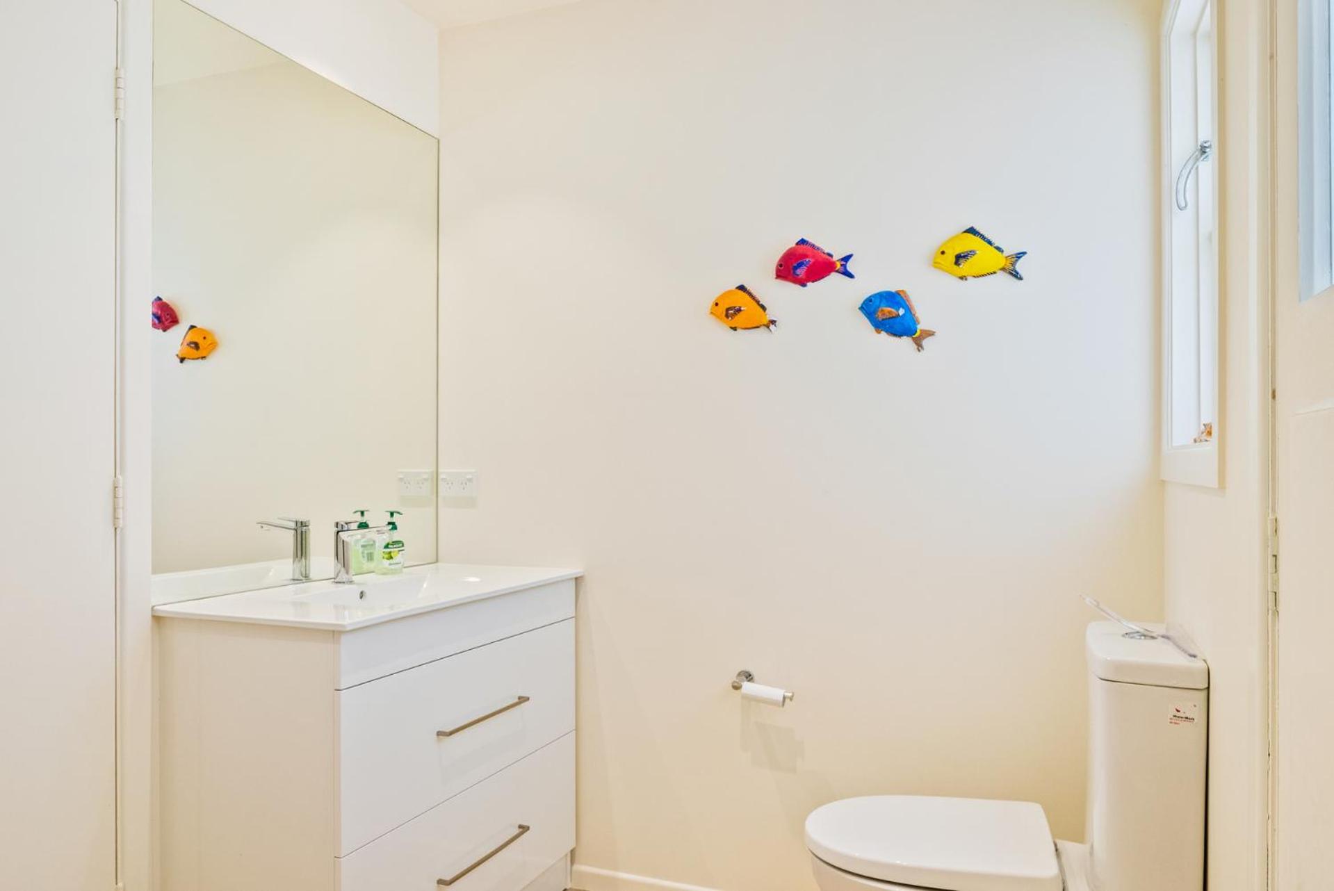 Kapiti Panorama - Waikanae Beach Holiday Home
