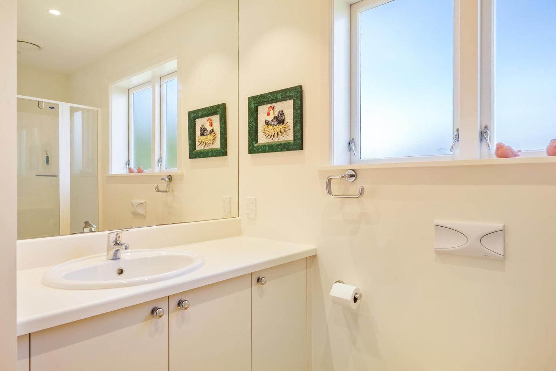 Kapiti Panorama - Waikanae Beach Holiday Home