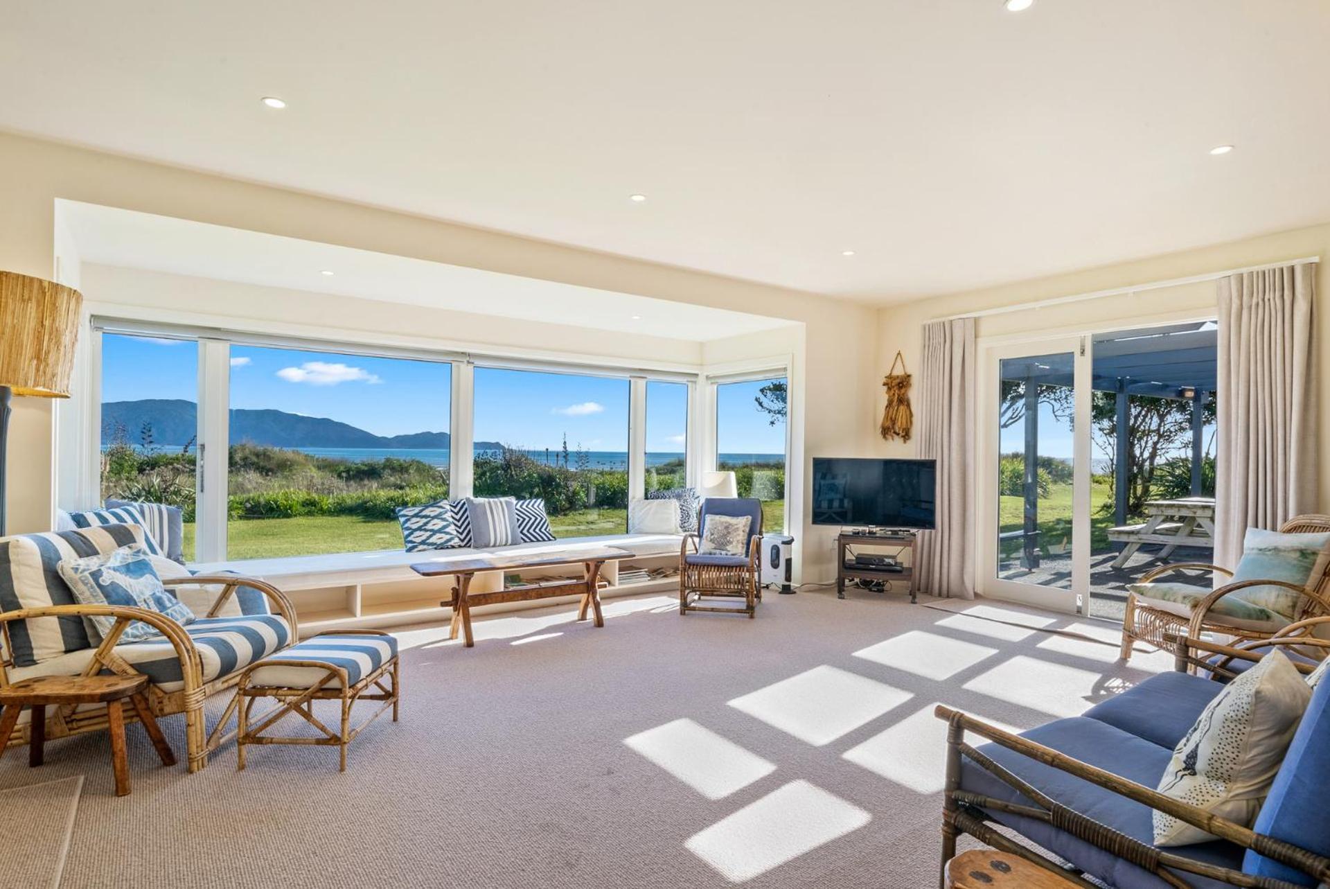 Kapiti Panorama - Waikanae Beach Holiday Home