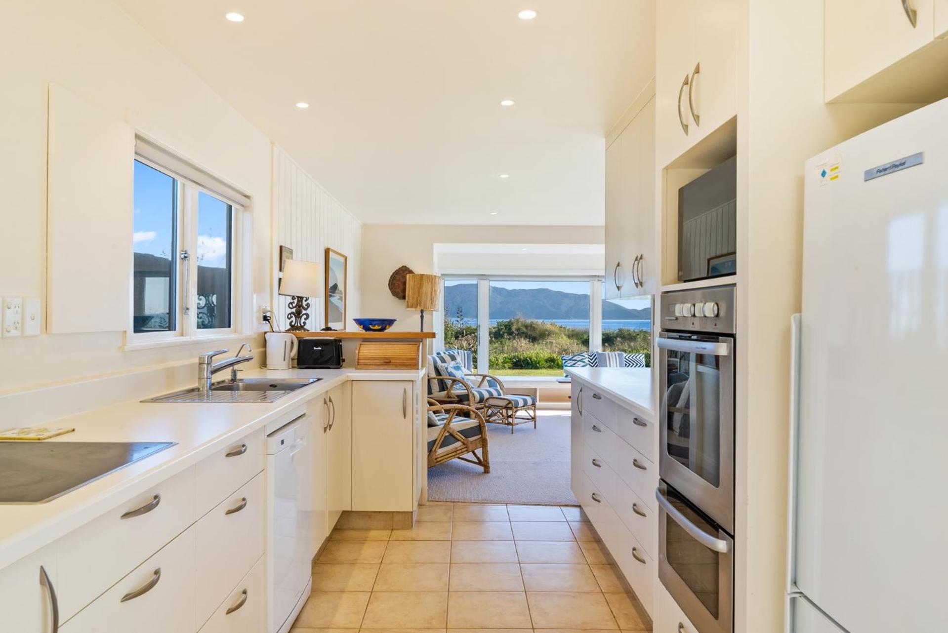 Kapiti Panorama - Waikanae Beach Holiday Home