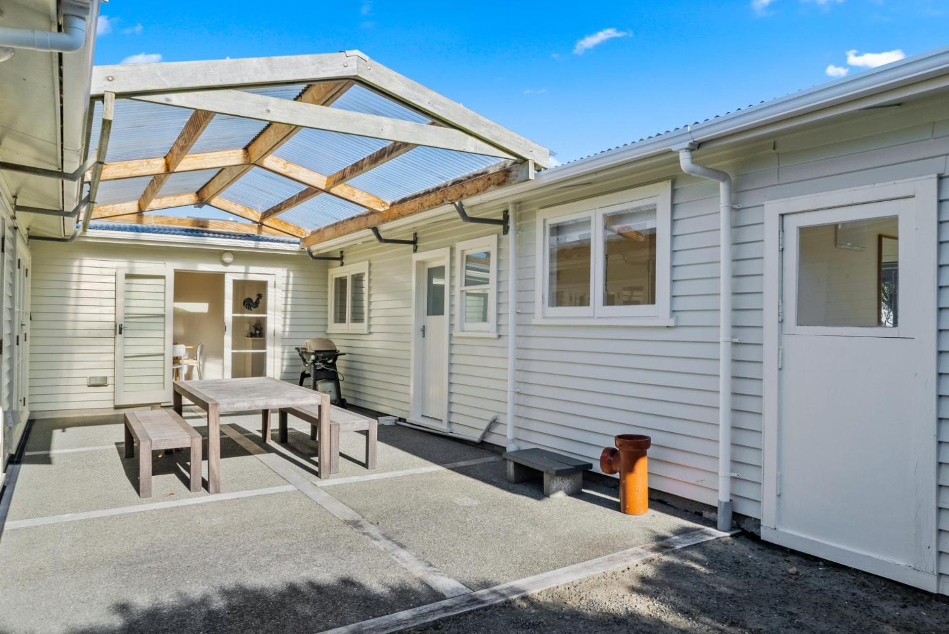 Kapiti Panorama - Waikanae Beach Holiday Home