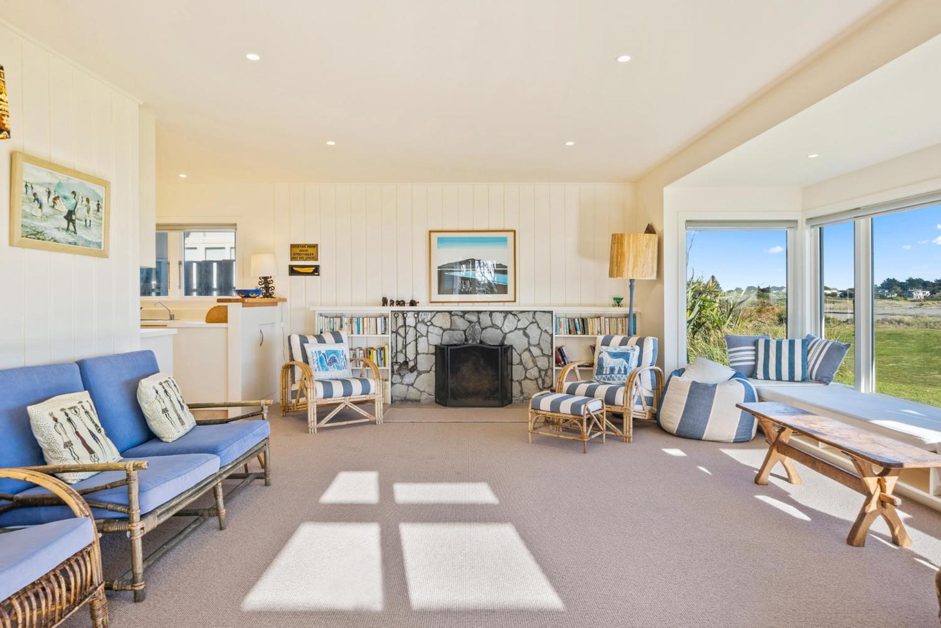 Kapiti Panorama - Waikanae Beach Holiday Home