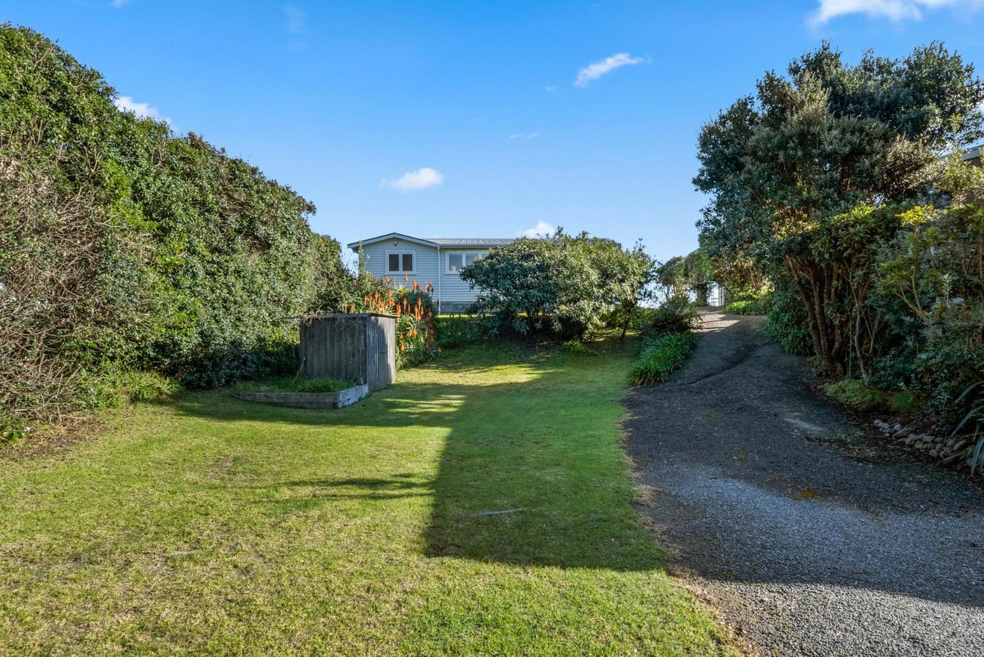 Kapiti Panorama - Waikanae Beach Holiday Home