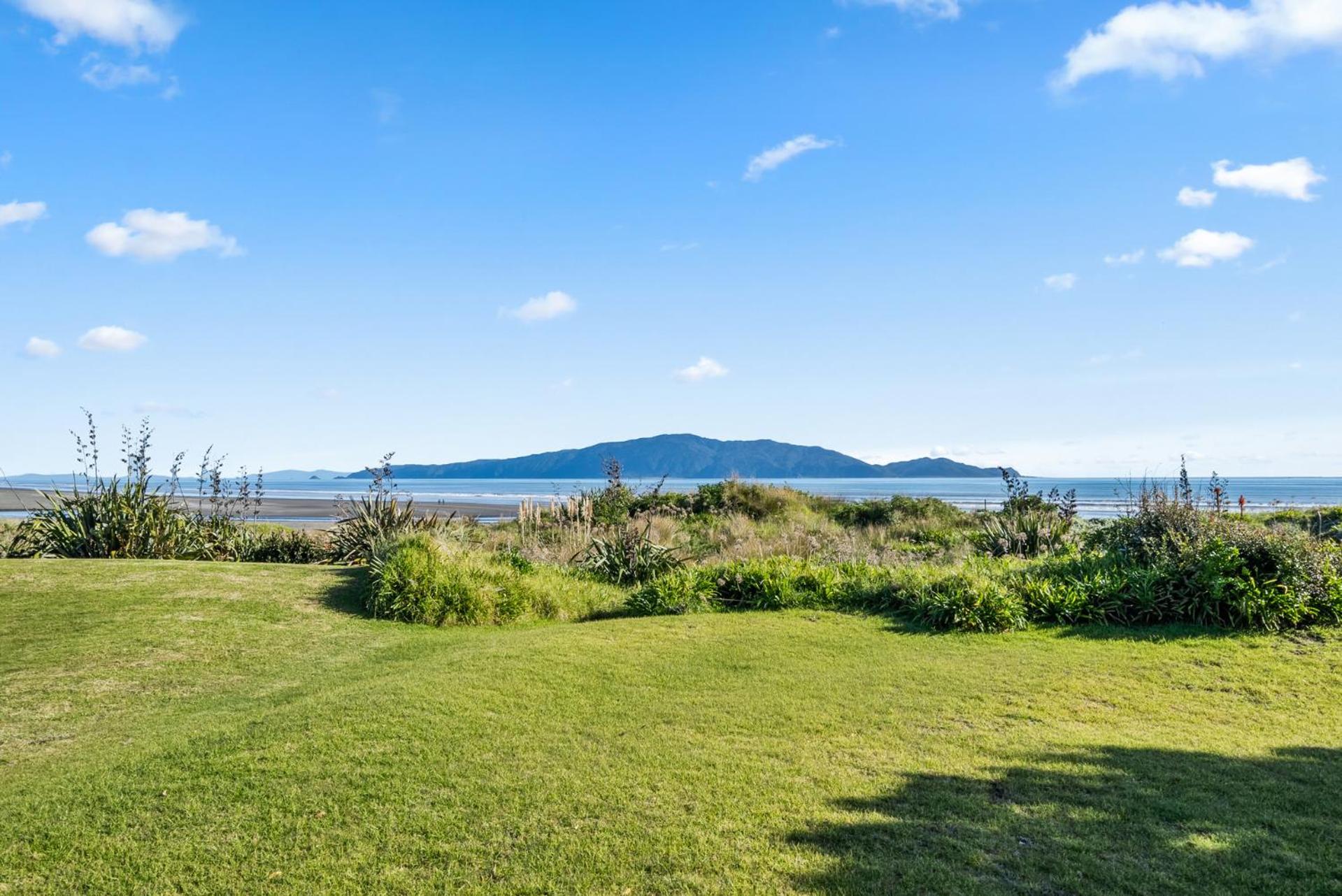 Kapiti Panorama - Waikanae Beach Holiday Home