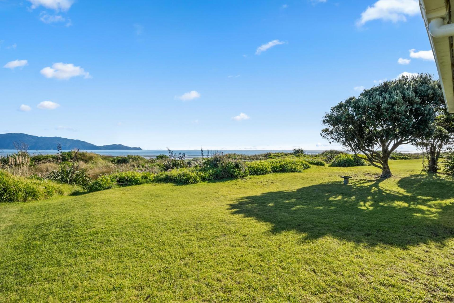 Kapiti Panorama - Waikanae Beach Holiday Home