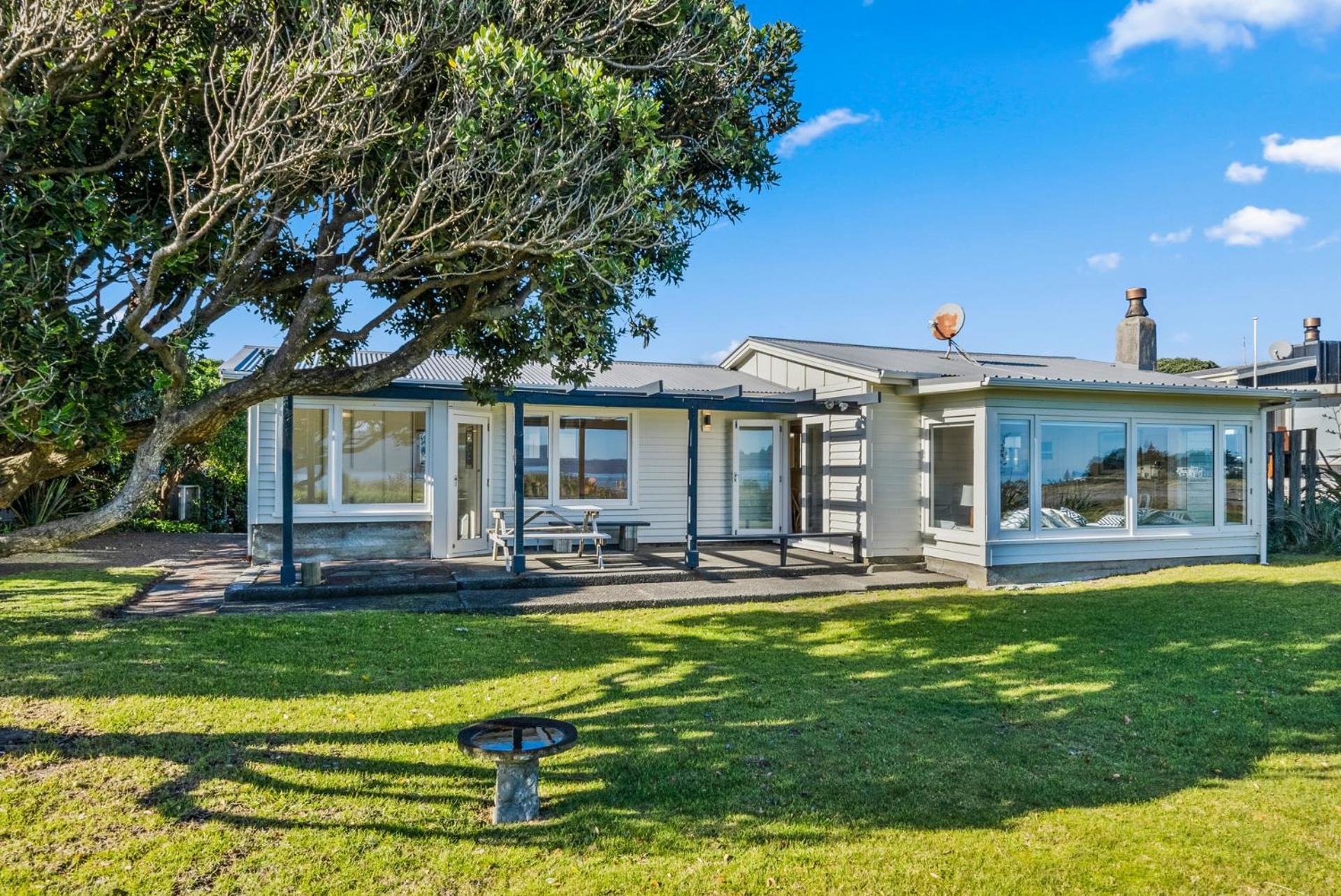 Kapiti Panorama - Waikanae Beach Holiday Home