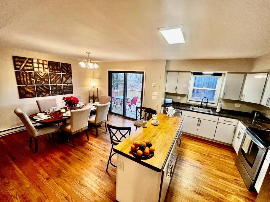 Sauna, Games,Grill, View,Lake,Pool,TVs view 4