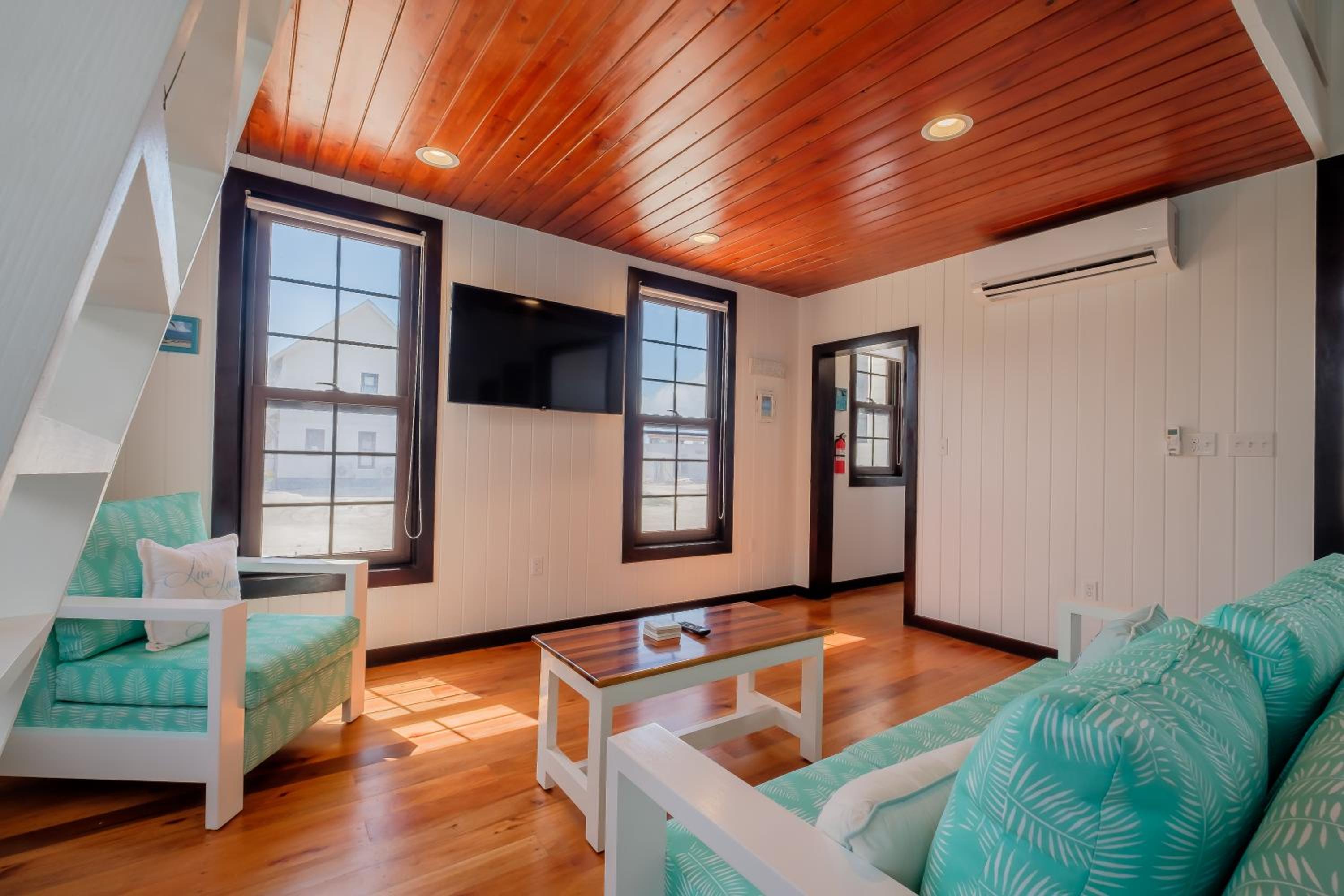 Caribbean Vacation Rentals and The PoolClub at Mahogany!