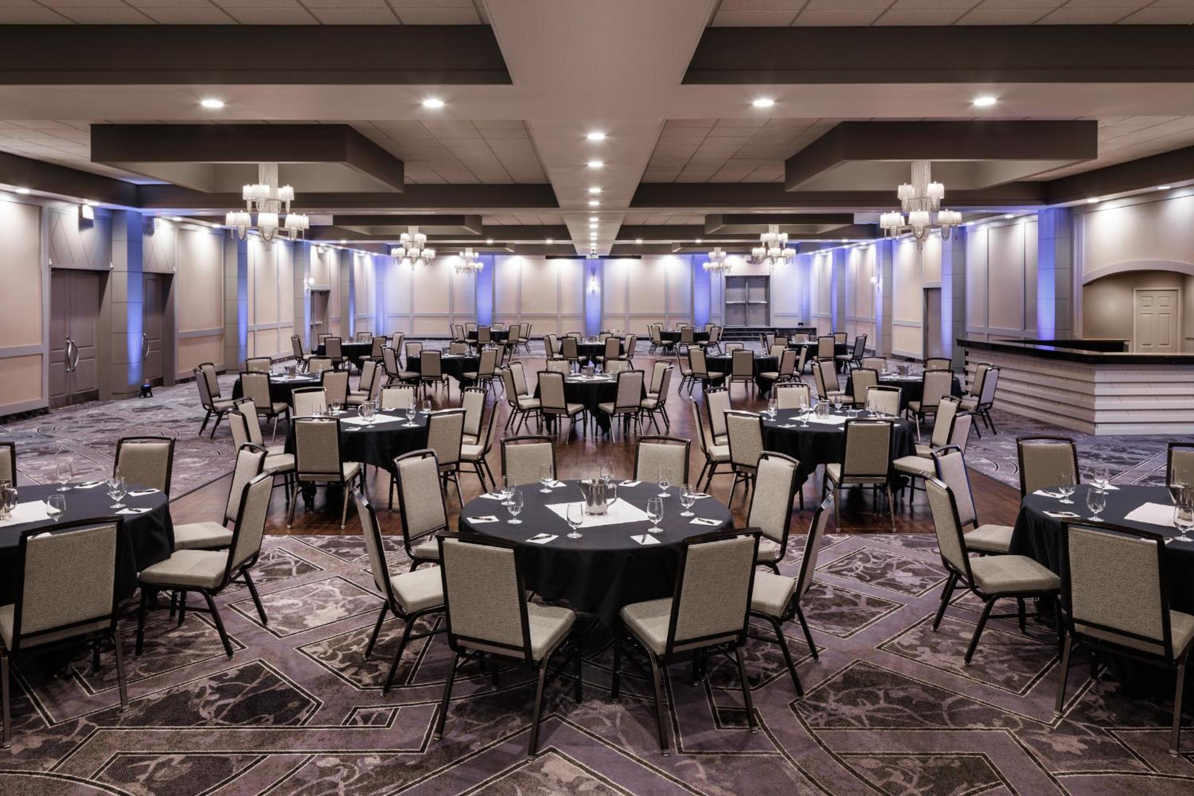 Grande Prairie Vacations - Pomeroy Hotel  Conference Centre - Property Image 7