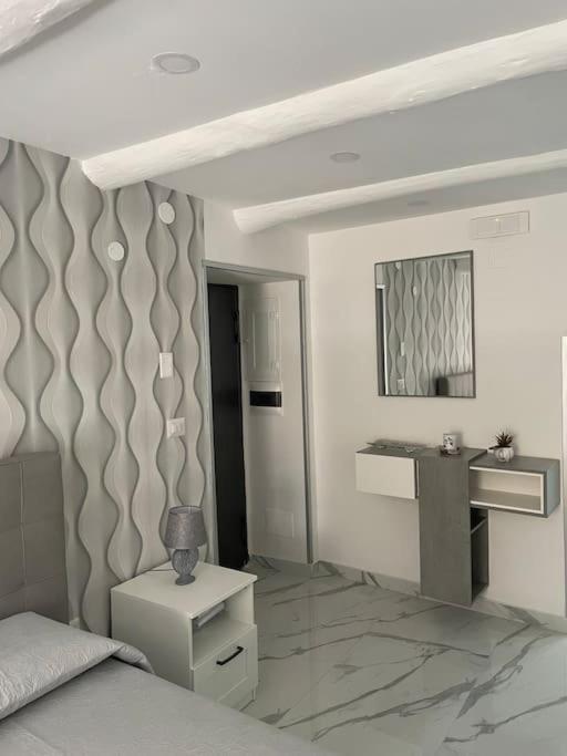 Casa Paradiso en Naples — hotel room