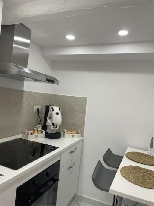 Casa Paradiso en Naples — kitchen