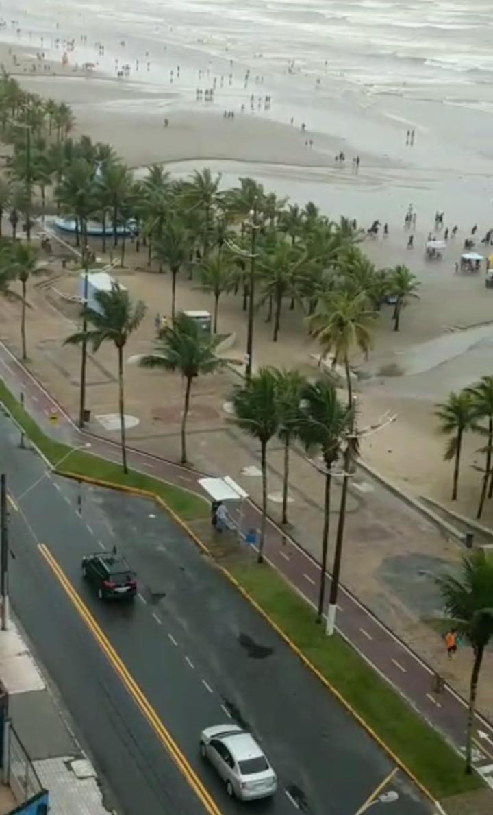 Frente ao mar na Praia Grande
