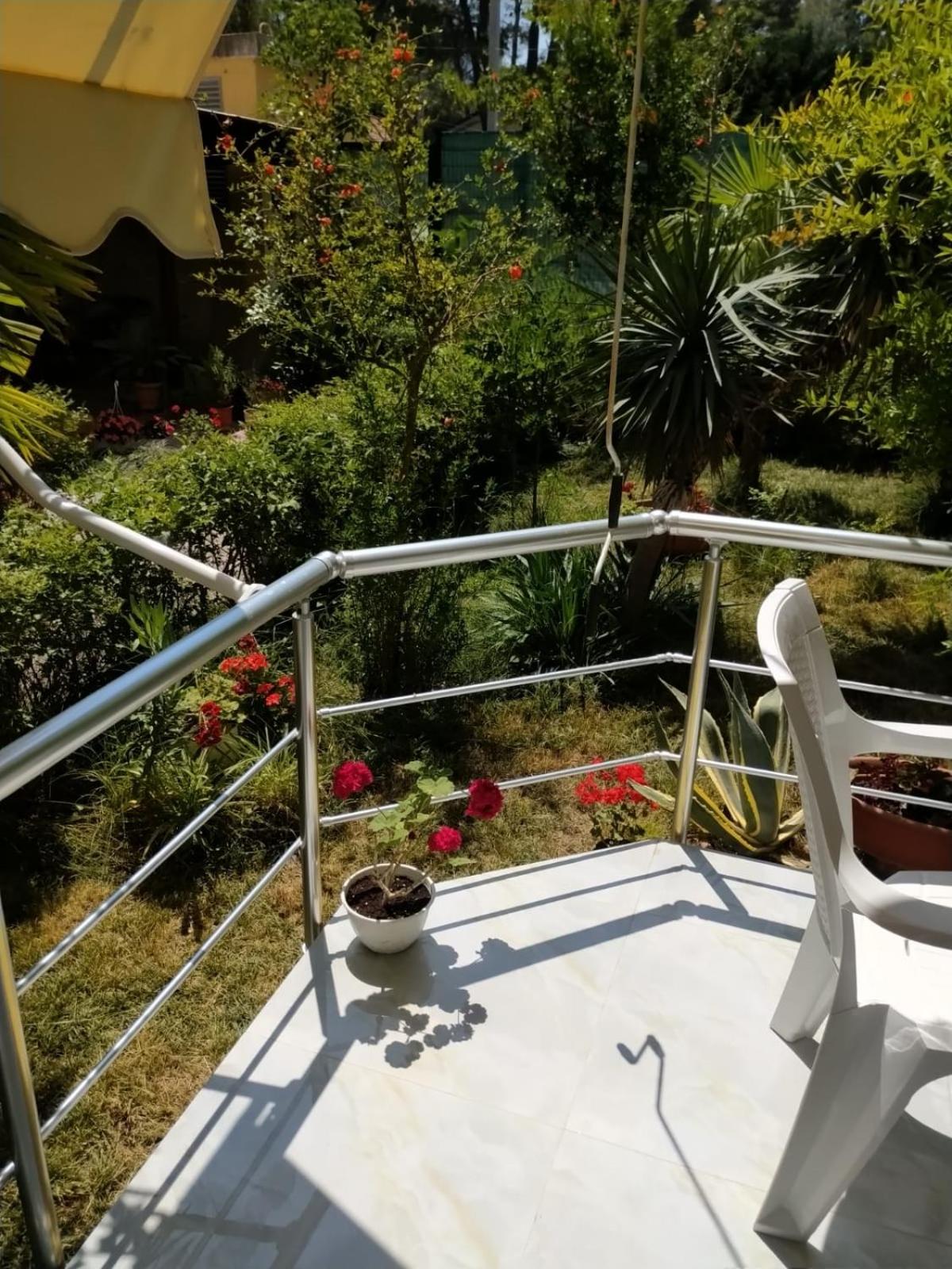 Golem Beach Apartment with Enchanting Garden