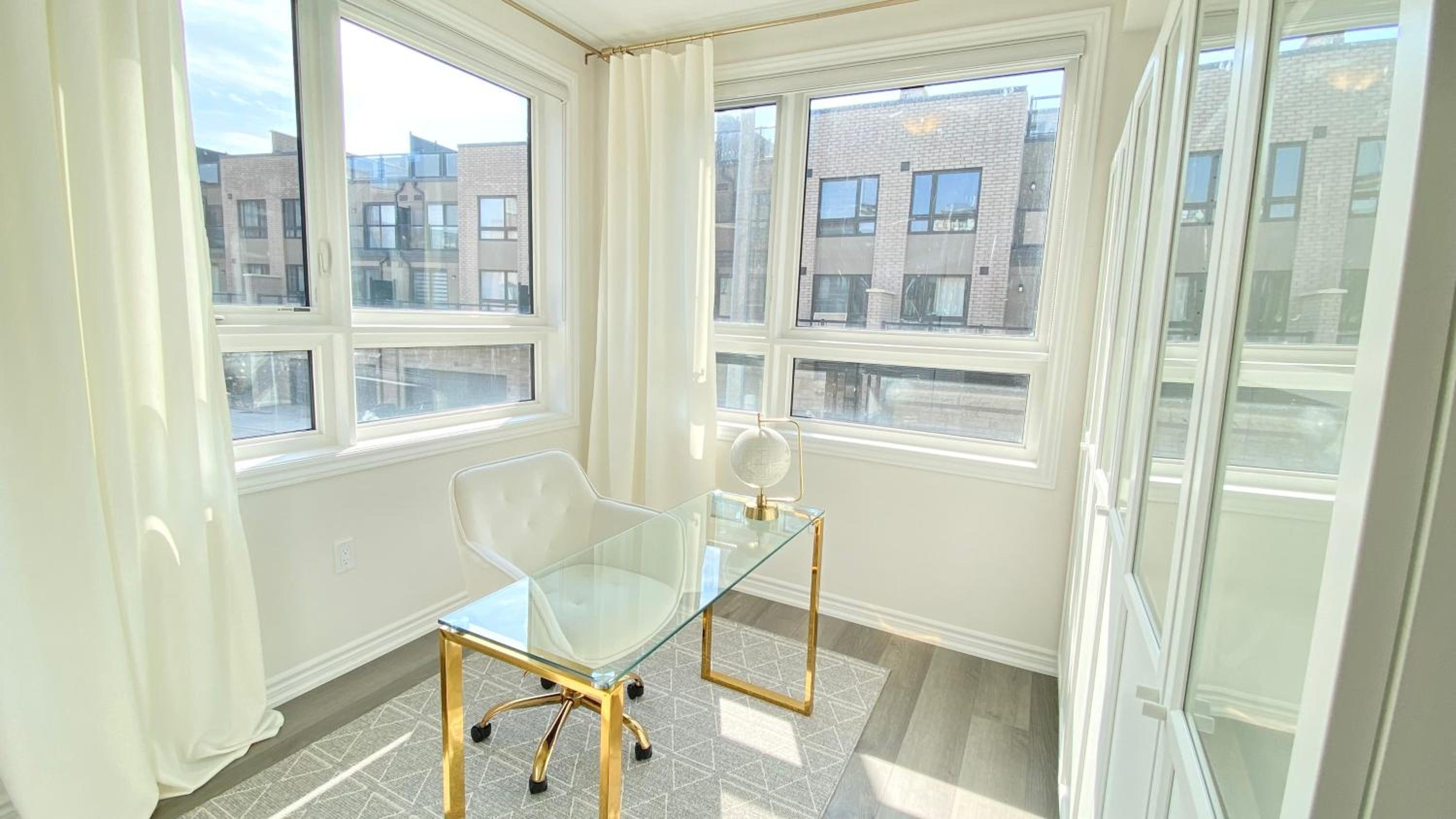 Modern and Bright Luxury Home Centrally Located in Toronto’s GTA