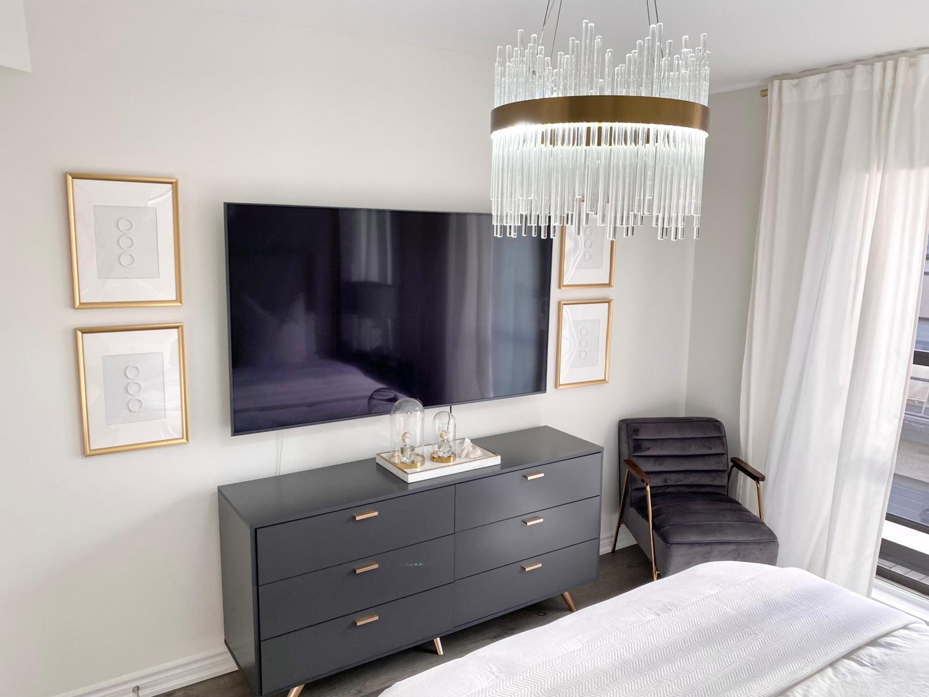 Modern and Bright Luxury Home Centrally Located in Toronto’s GTA