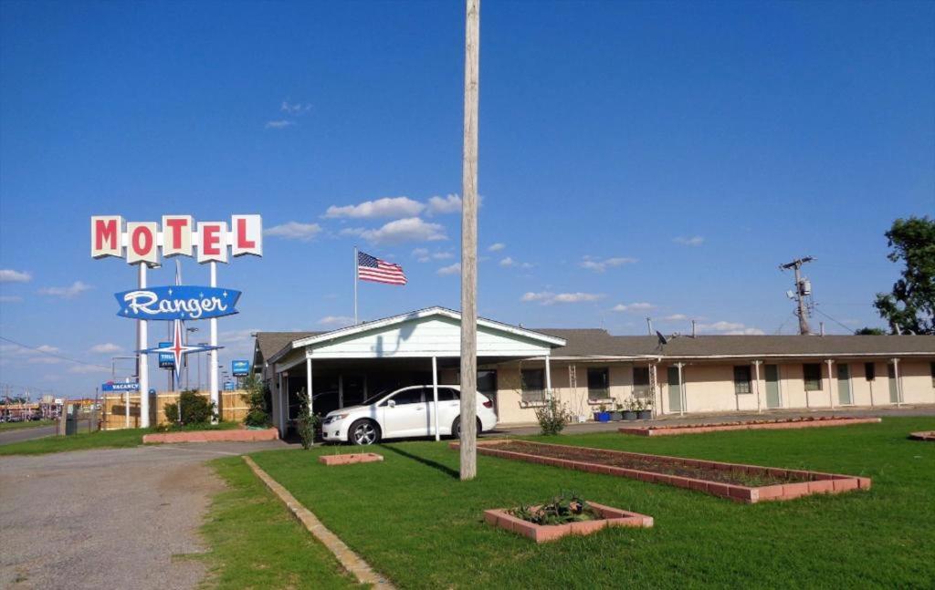 Ranger Motel view 3