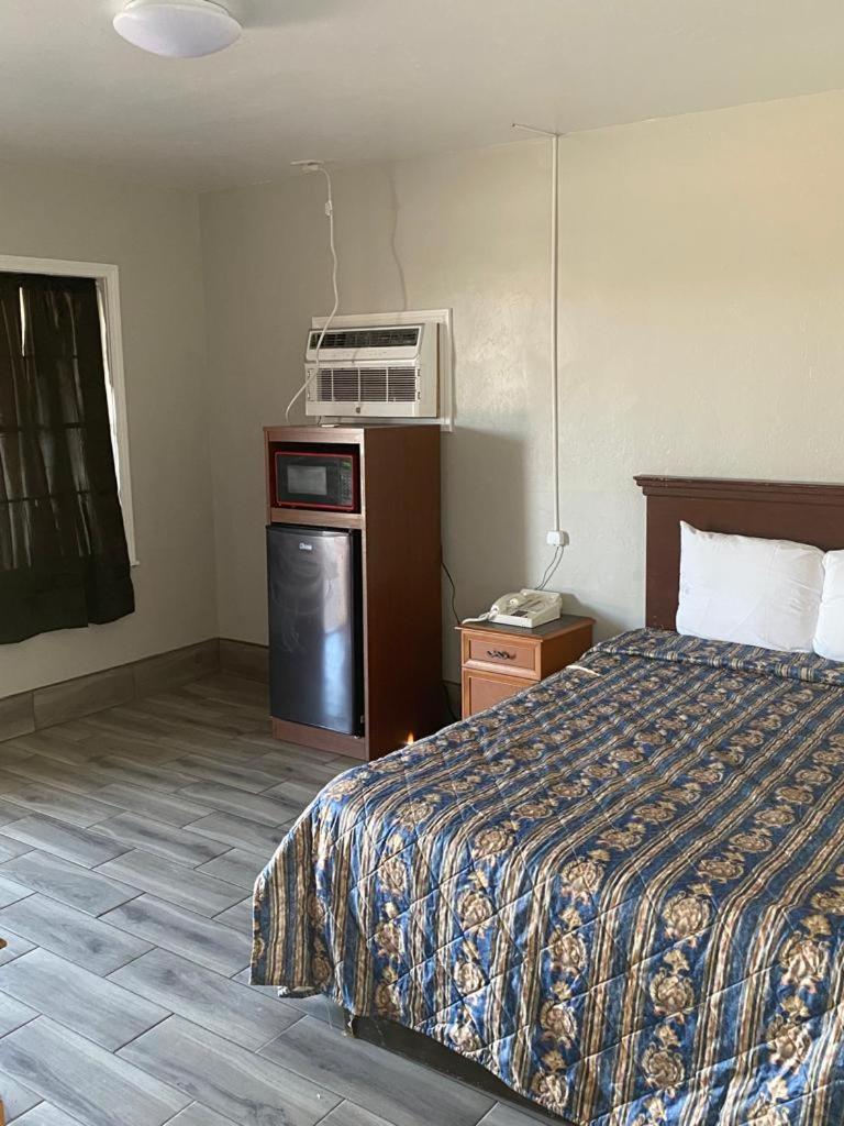 Ranger Motel view 4