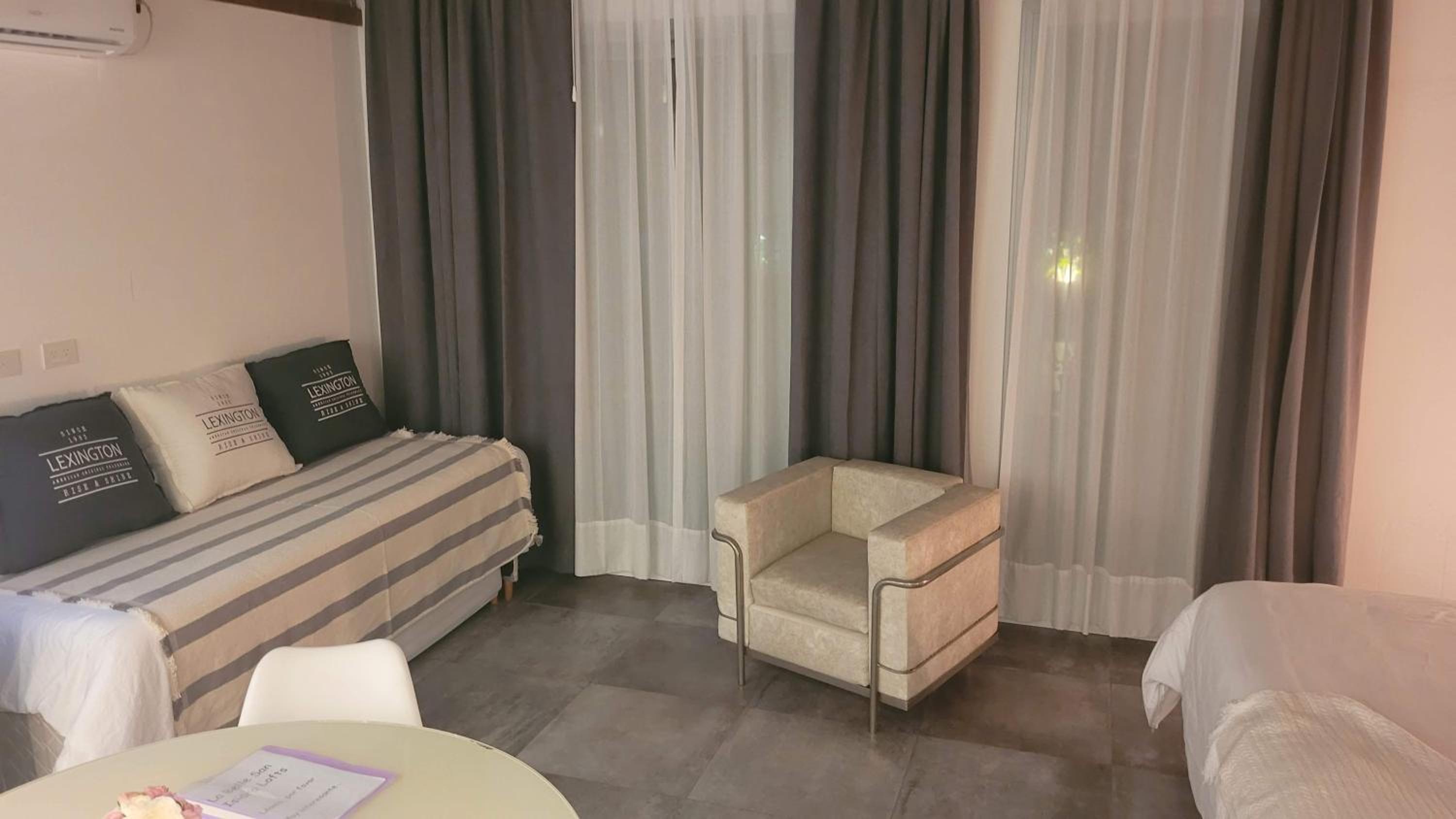 La Belle San Isidro Lofts