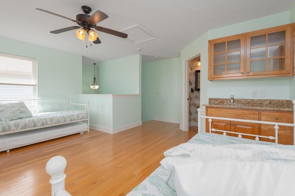 #Beautiful 4 Room Home in Panama City Beach 3 blocks from the Ocean view 3