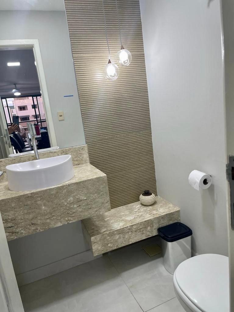 BEIRA MAR 3 suítes, lavabo, 2 Vagas Garagem, varandão, Smart TV- MELHOR LOCALIZAÇÃO - WIFI Vivo Fibra view 5